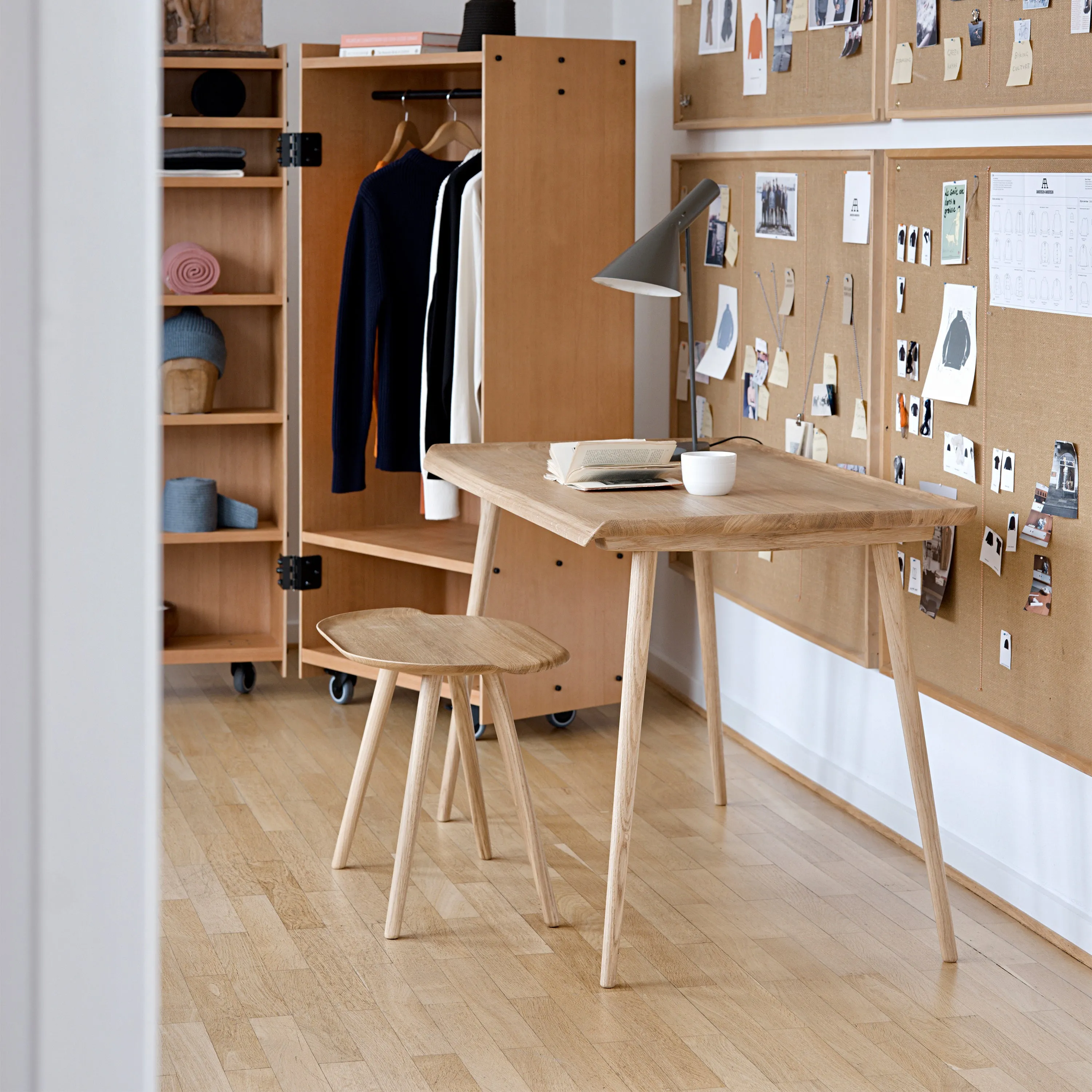 Akande 4-Legs Stool