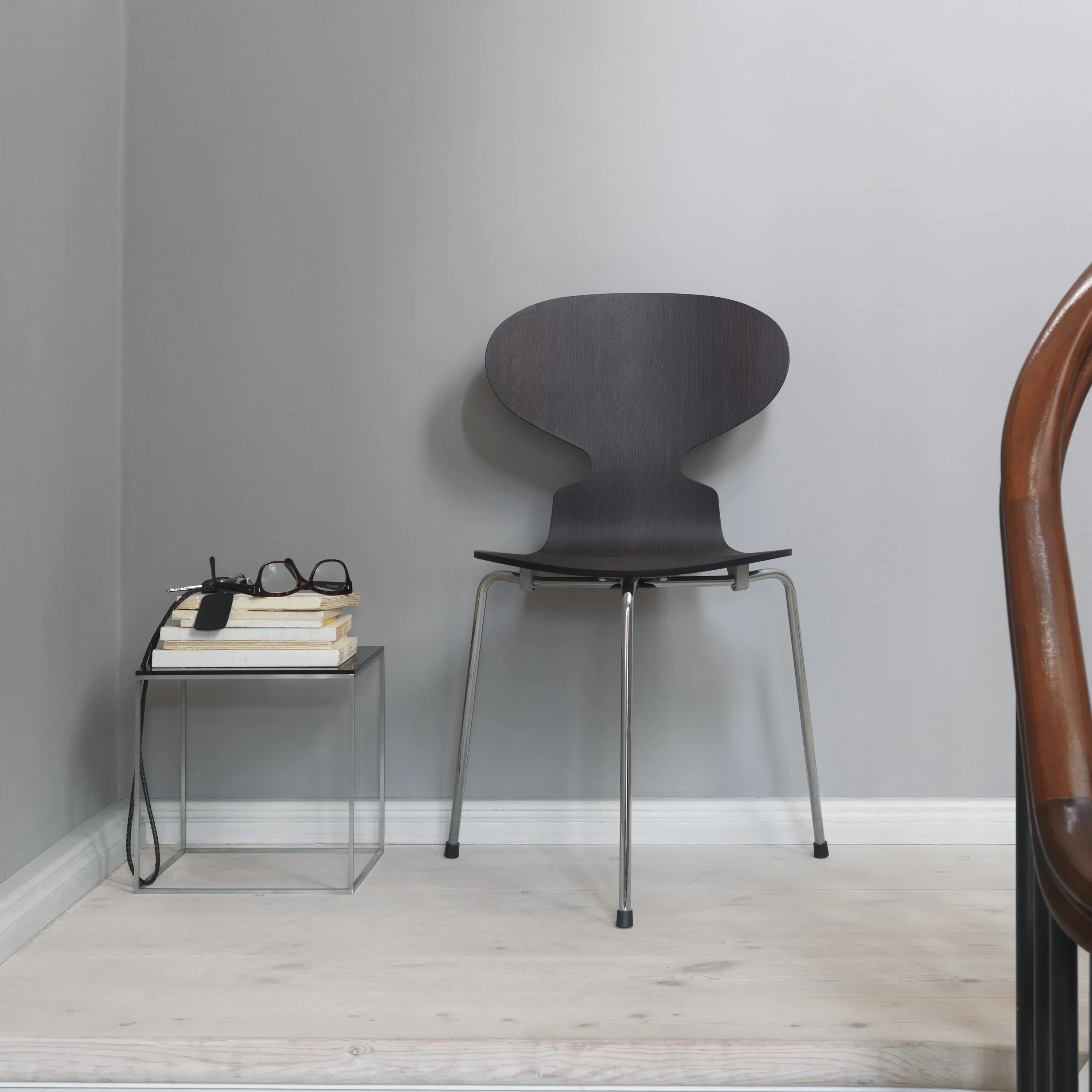Ant Dining Chair with 3 Legs