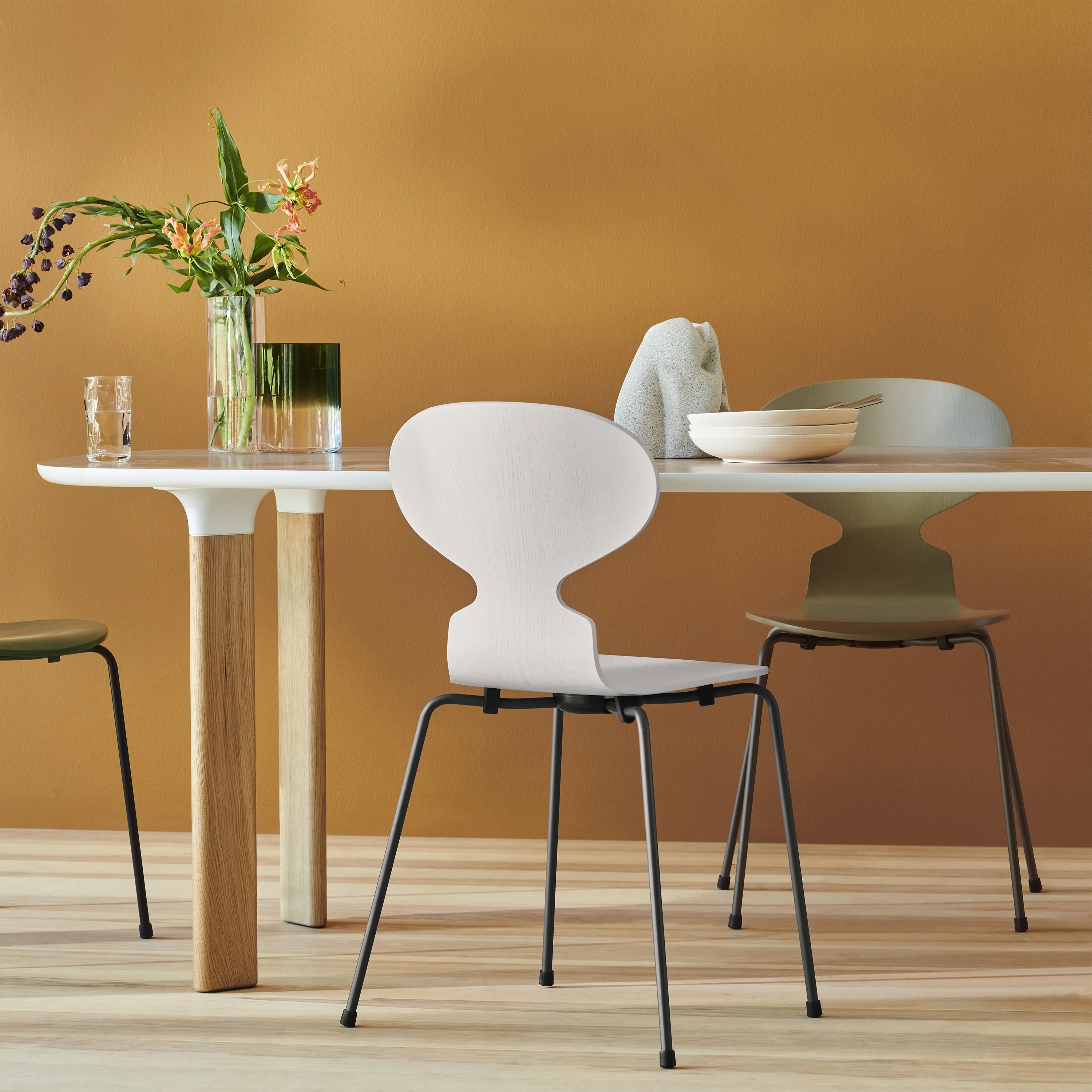 Ant Dining Chair with 4 Legs
