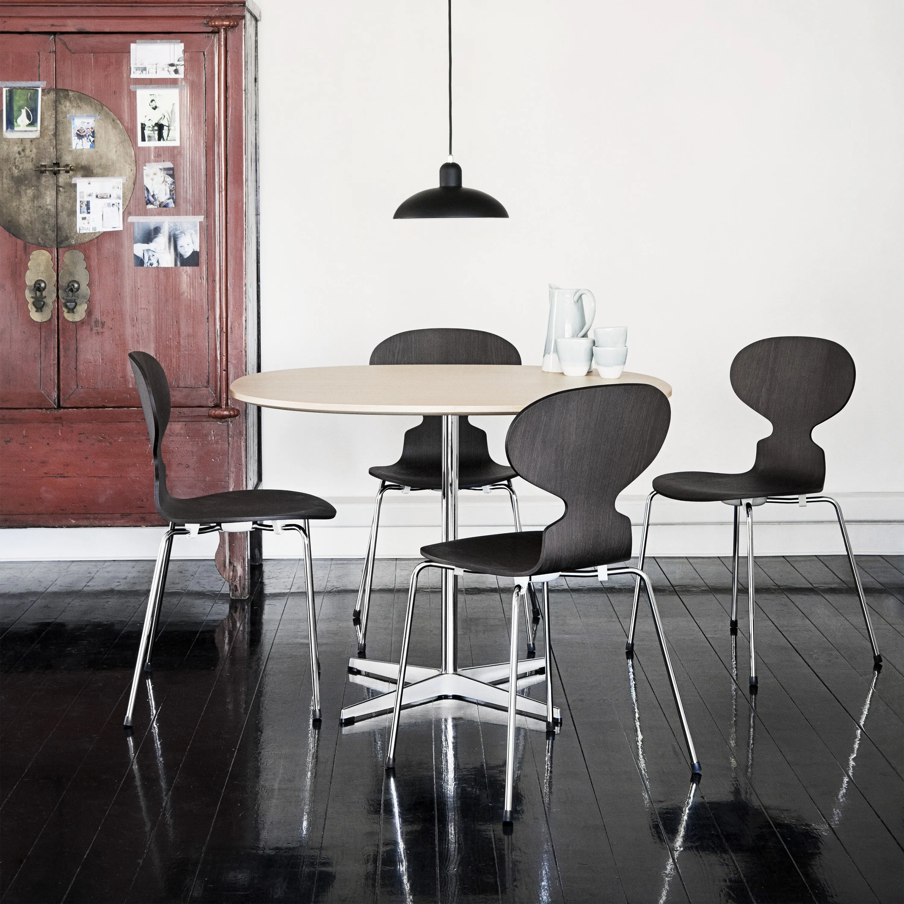 Ant Dining Chair with 4 Legs