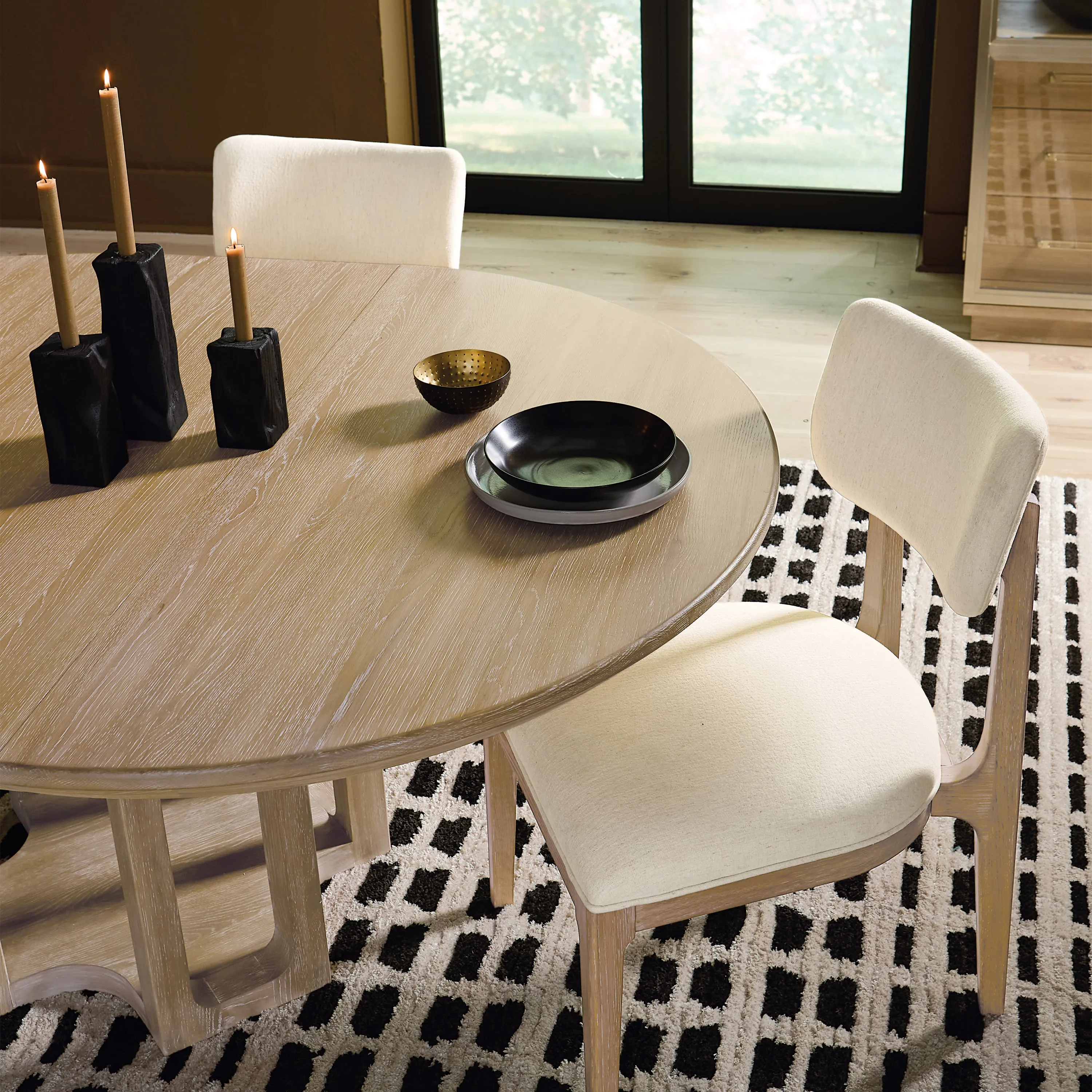Banyon Bay Expandable Round Dining Table