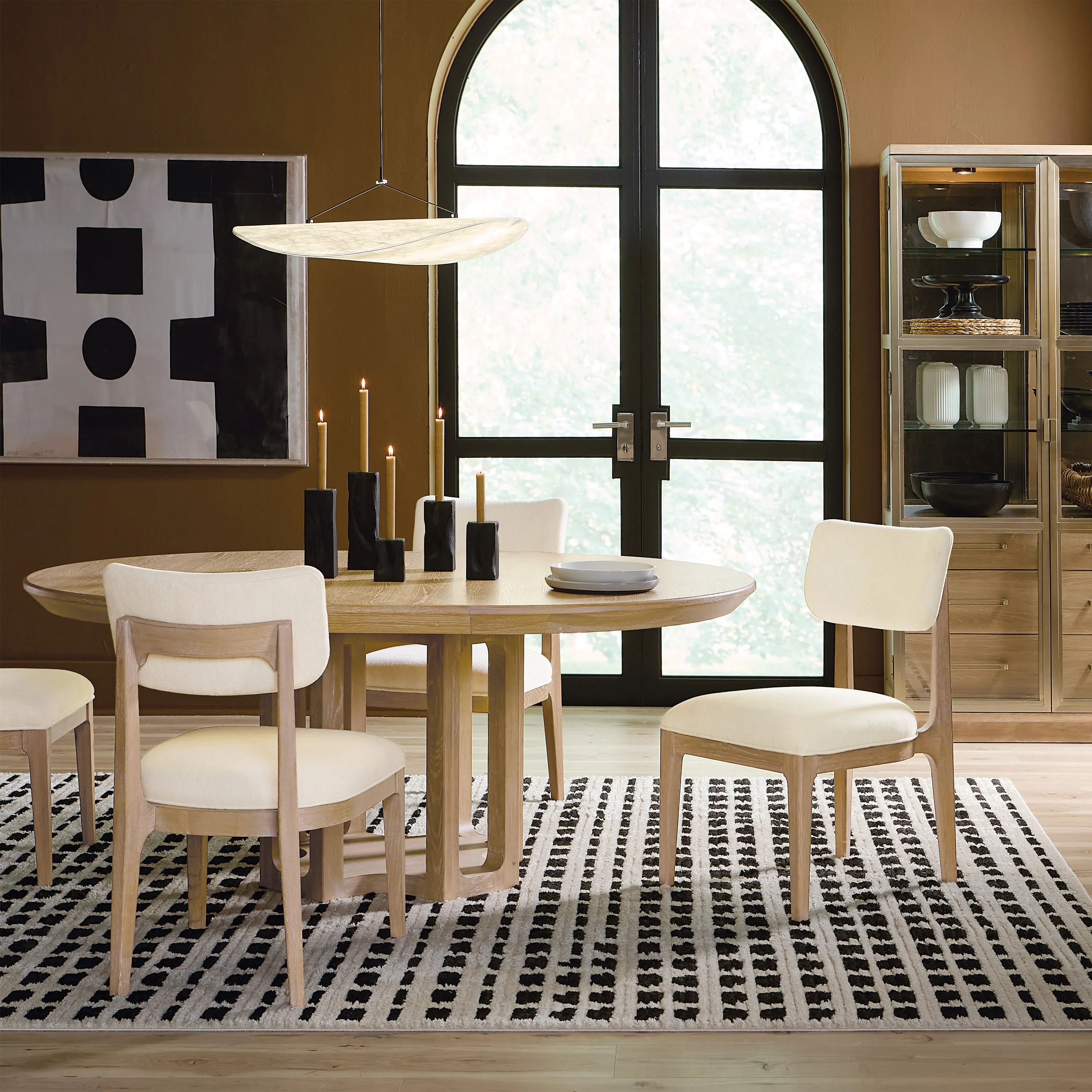 Banyon Bay Expandable Round Dining Table