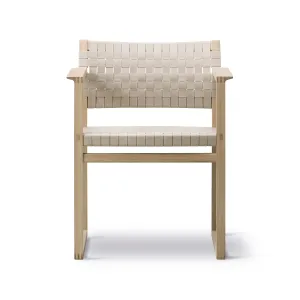 BM62 Linen Webbing Armchair