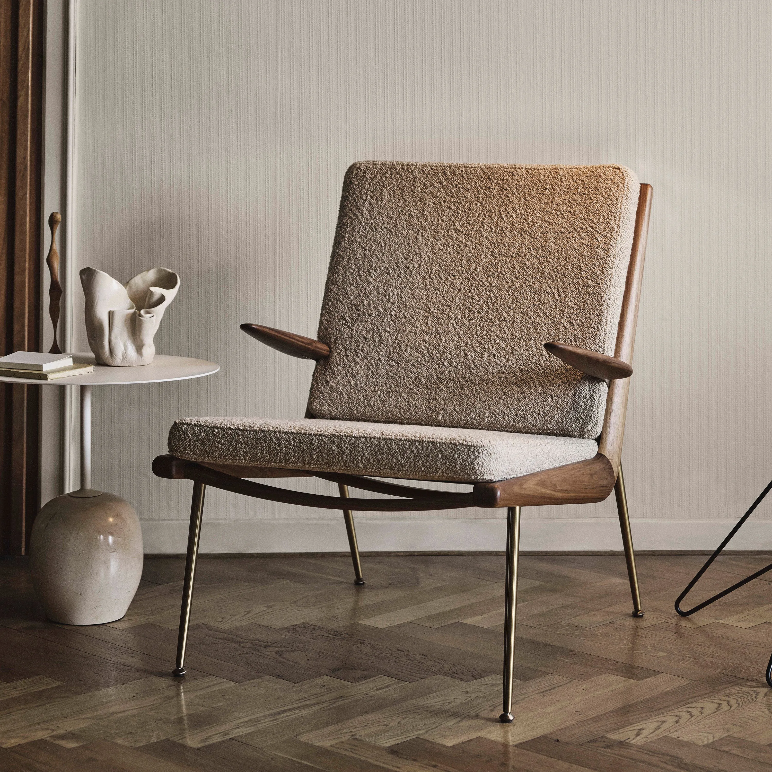 Boomerang Lounge Chair with Armrest