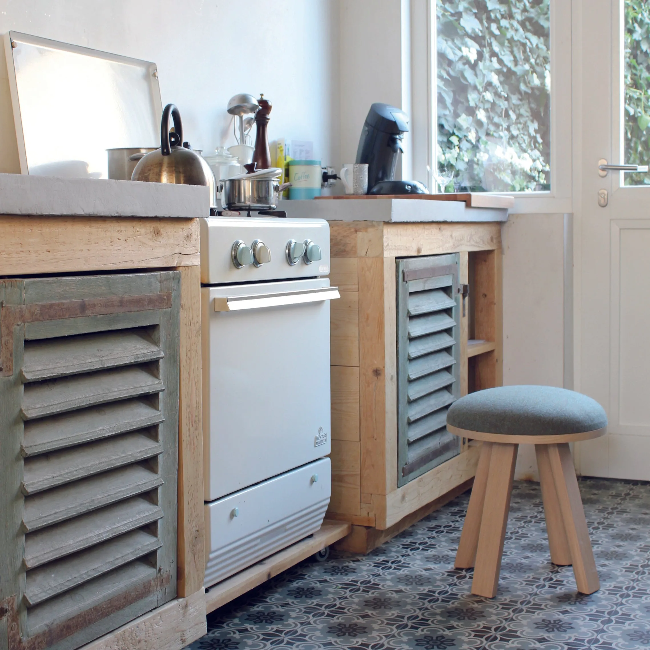 BuzziMilk Dining Stool