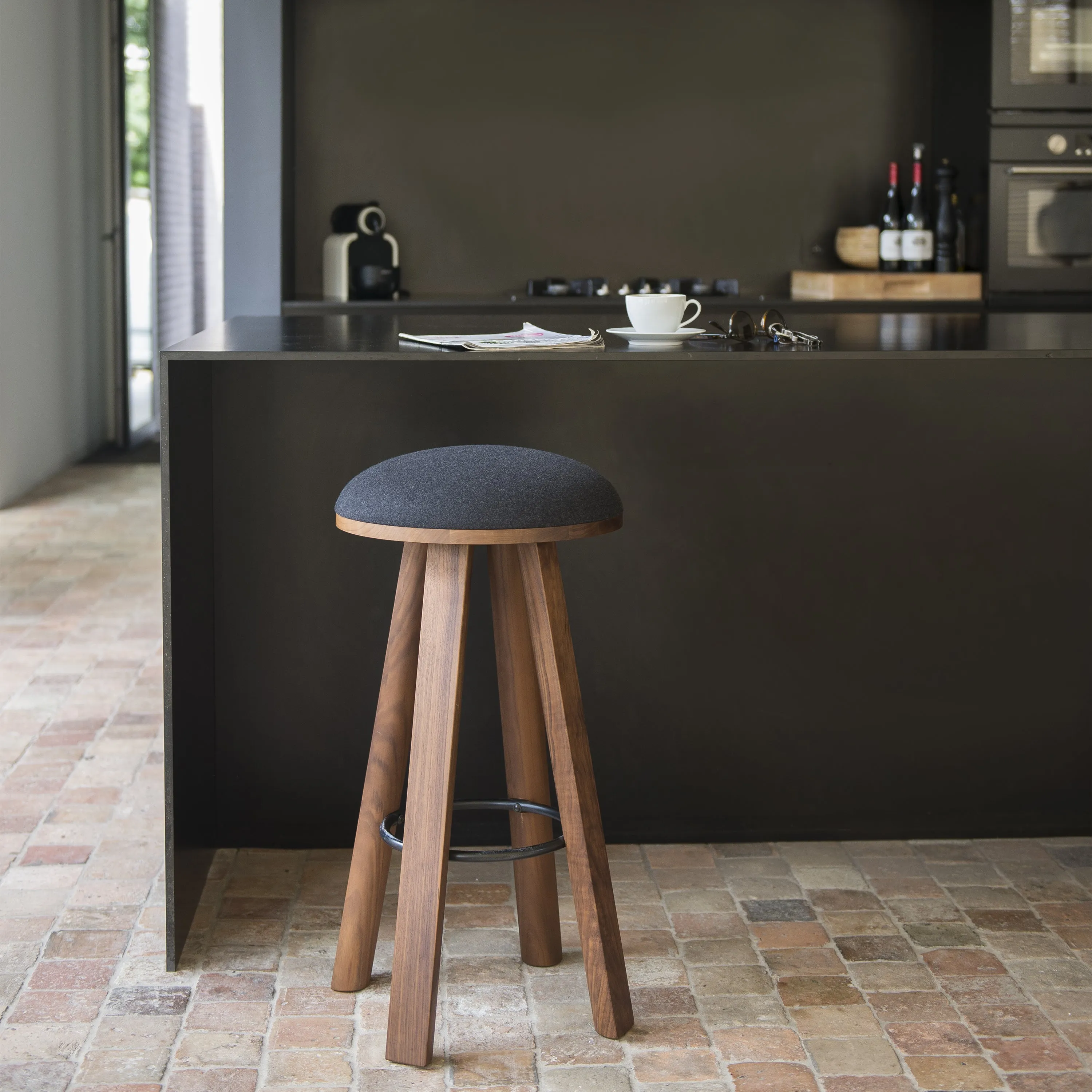 BuzziMilk Stool