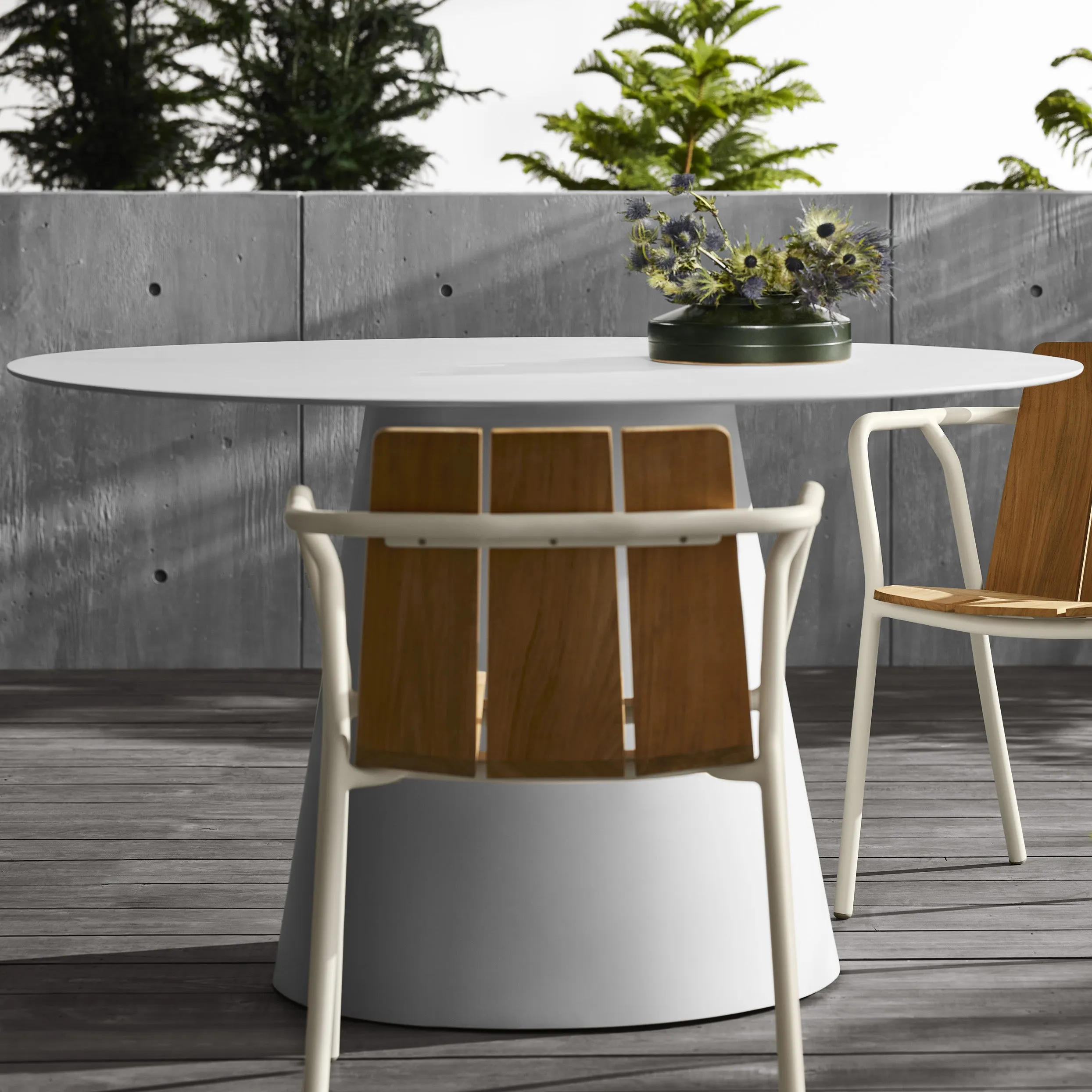 Circula Dining Table