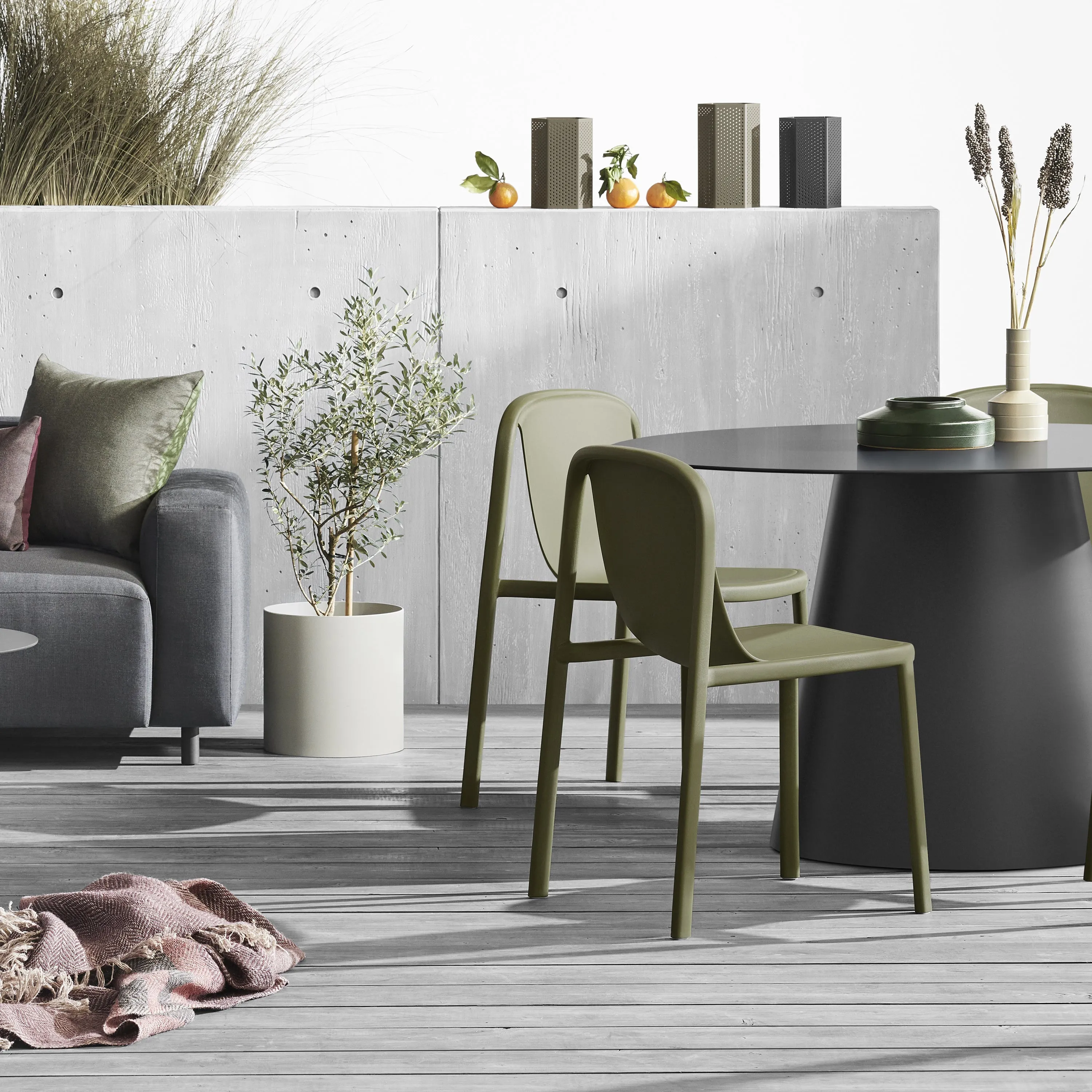 Circula Dining Table