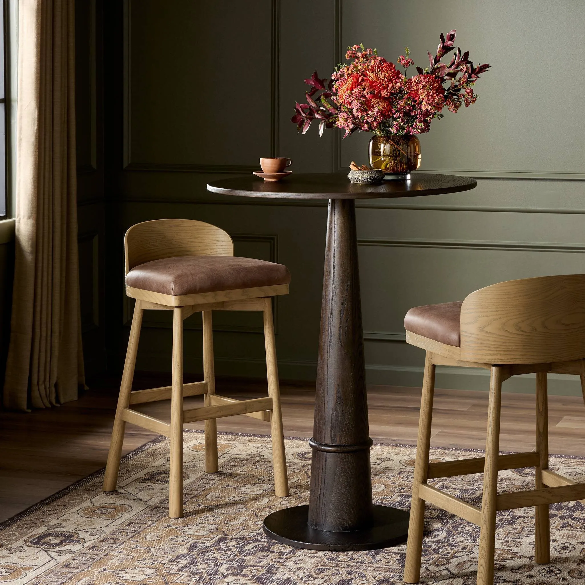 Cloris Swivel Stool