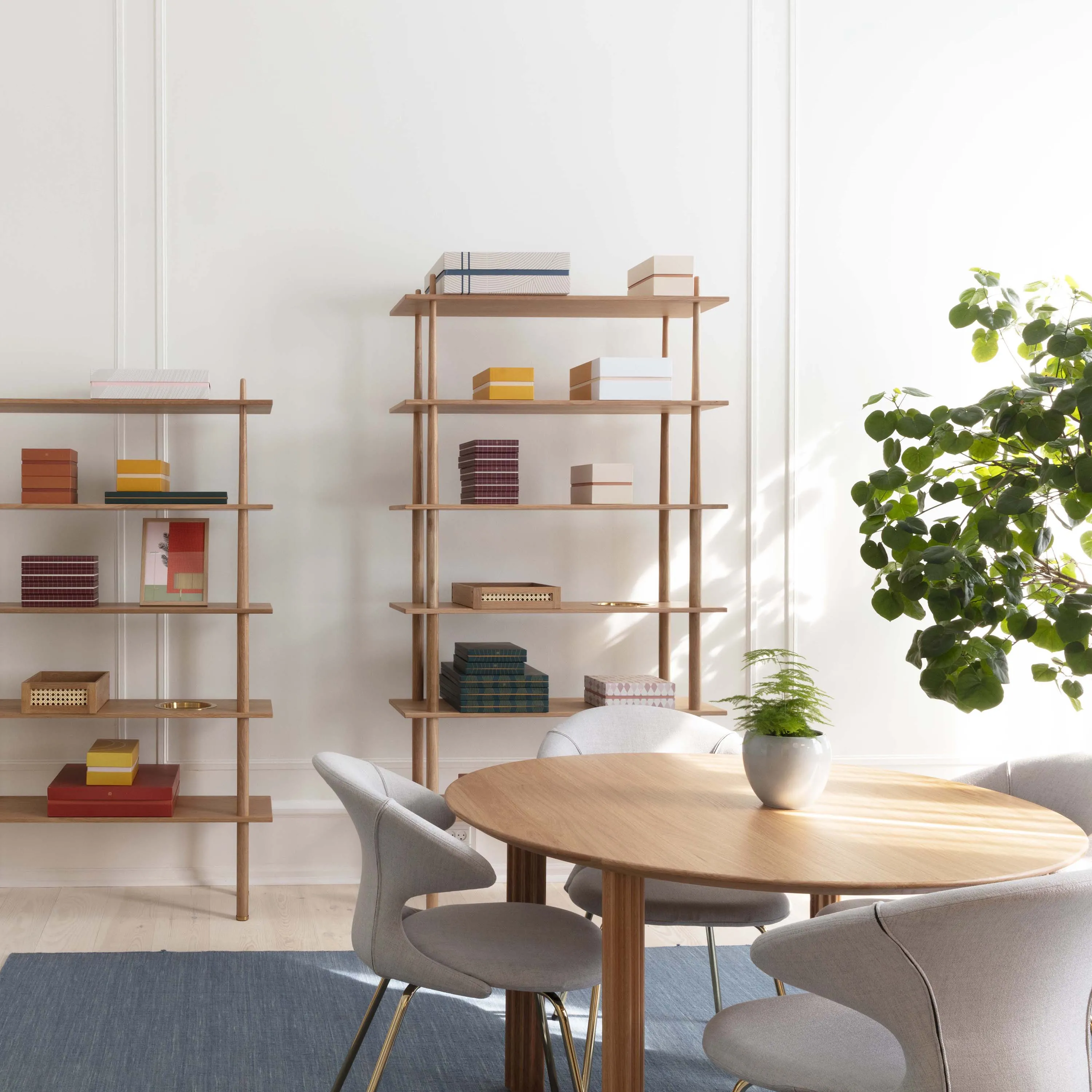 Comfort Circle Dining Table