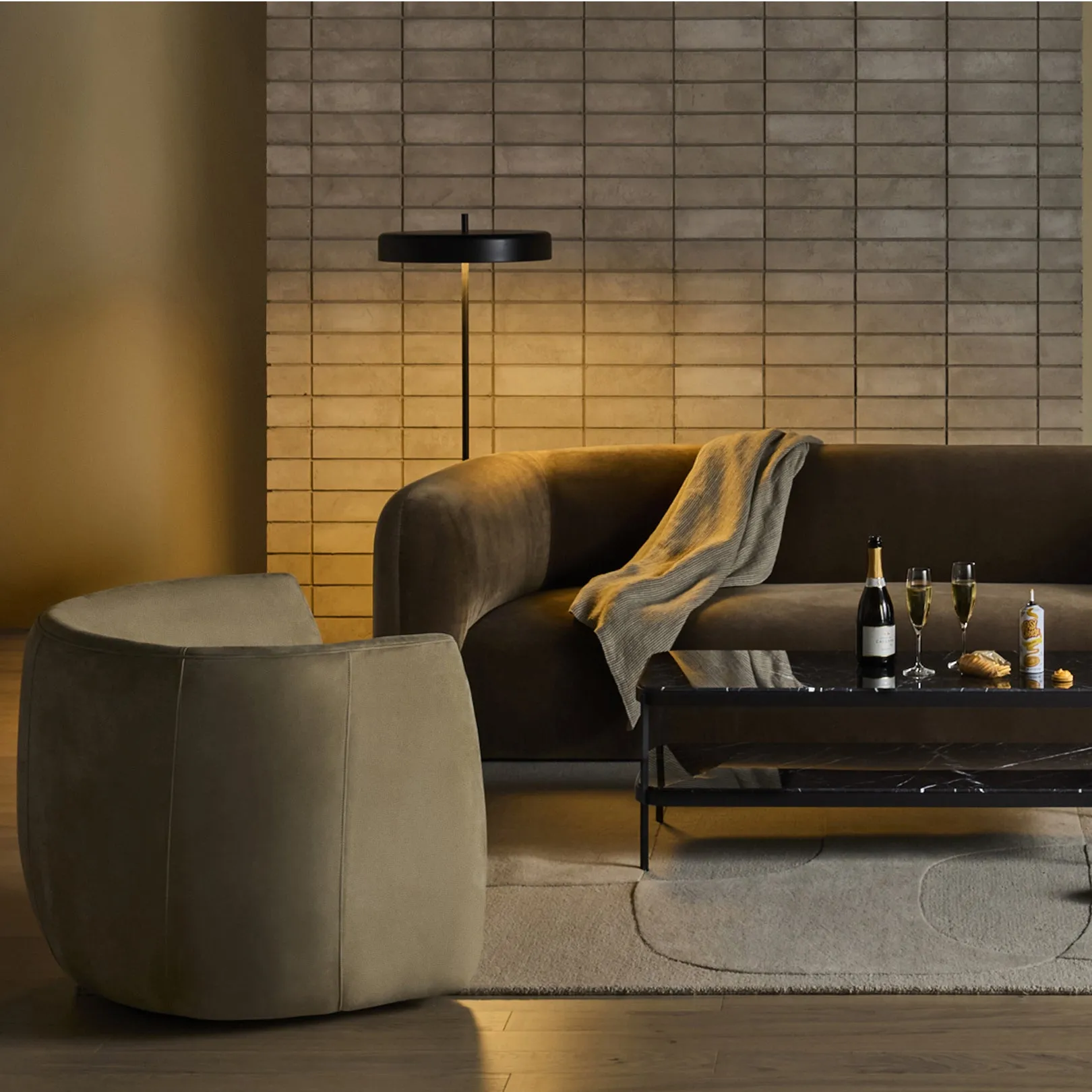 Council Swivel Lounge Chair