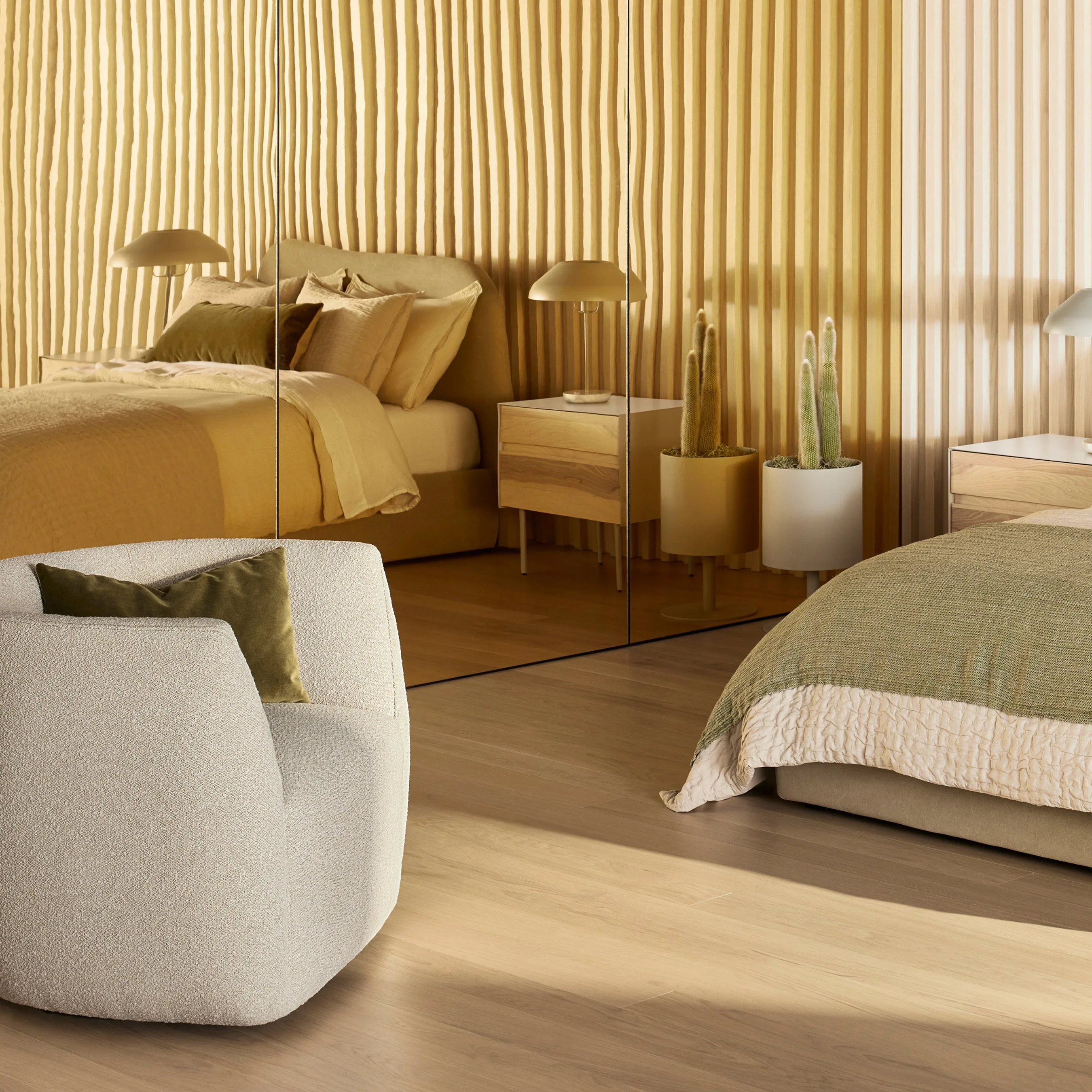 Council Swivel Lounge Chair