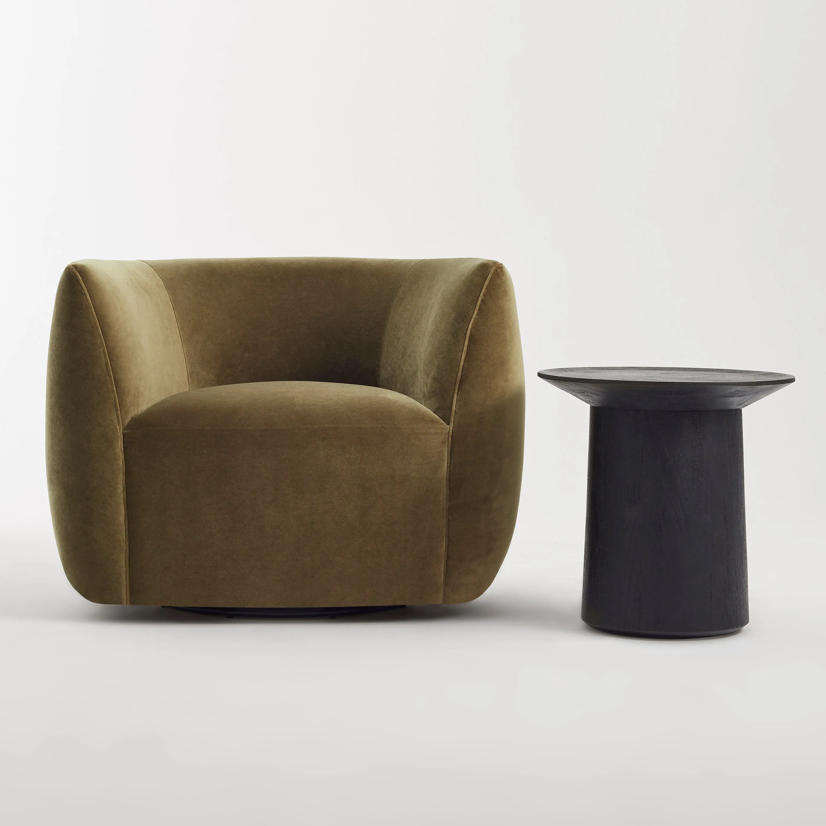 Council Swivel Lounge Chair