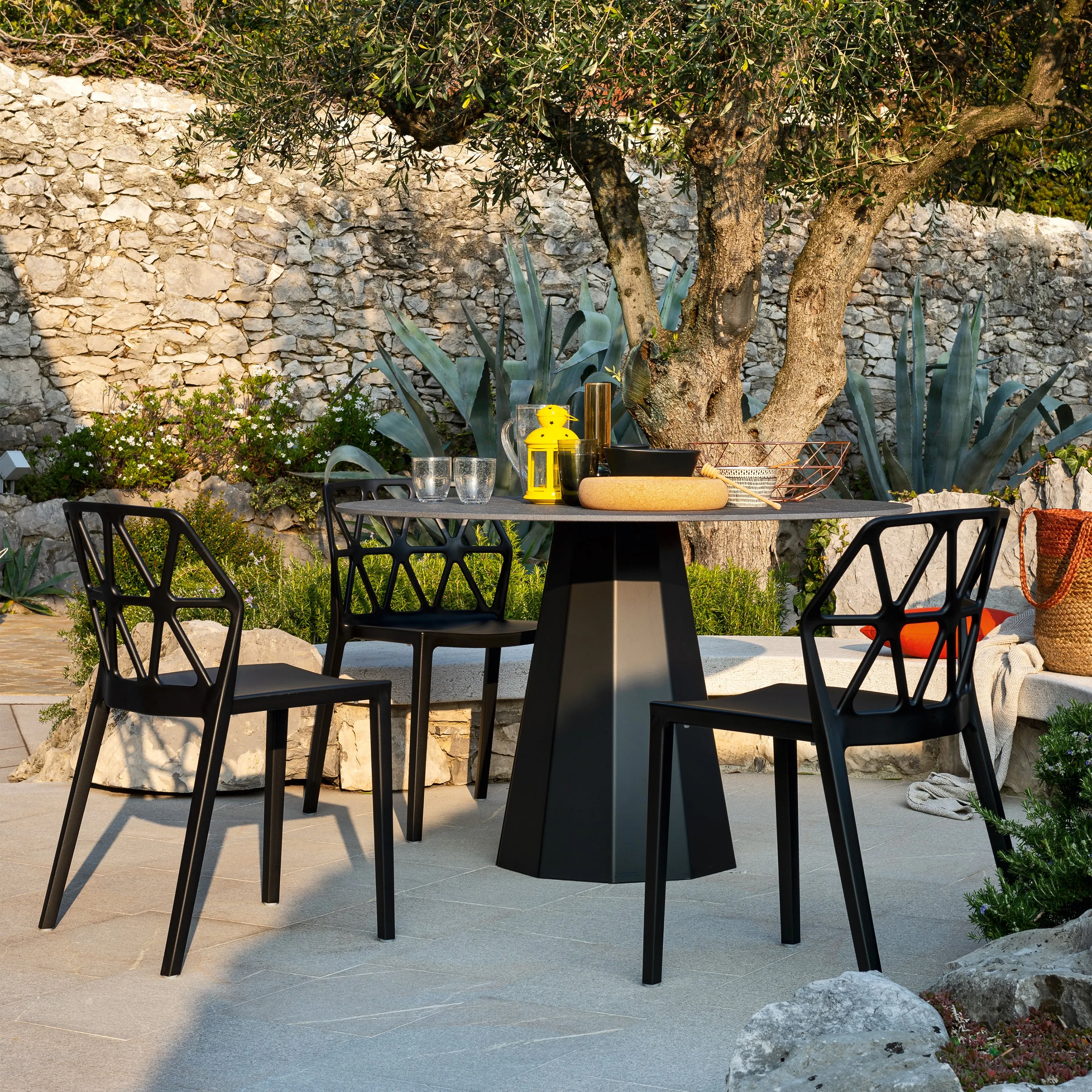 Dix Dining Table