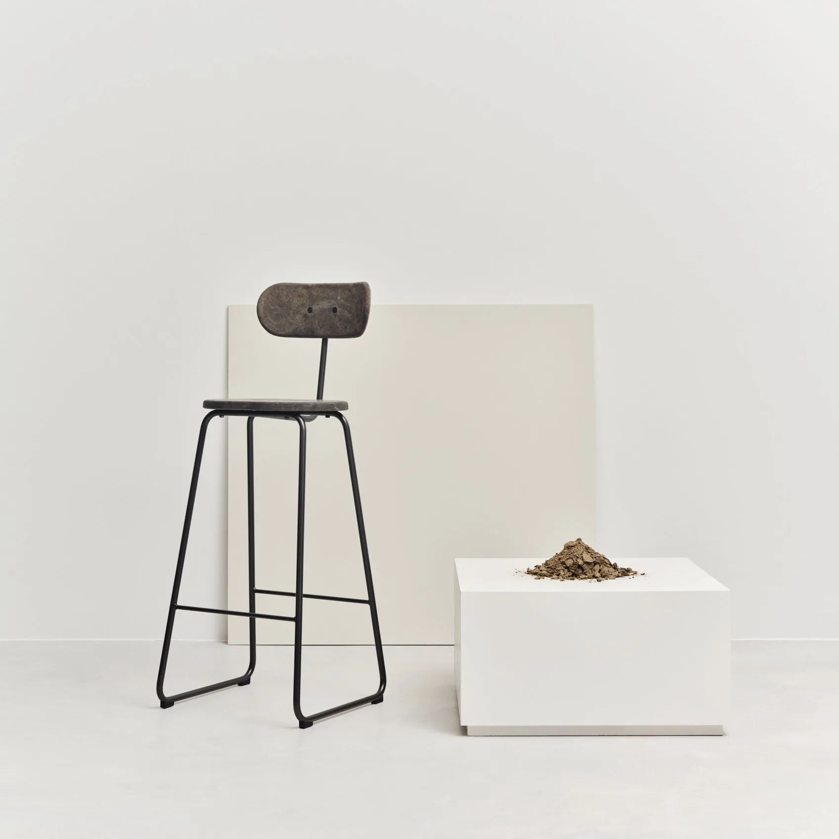 Earth Stool with Backrest
