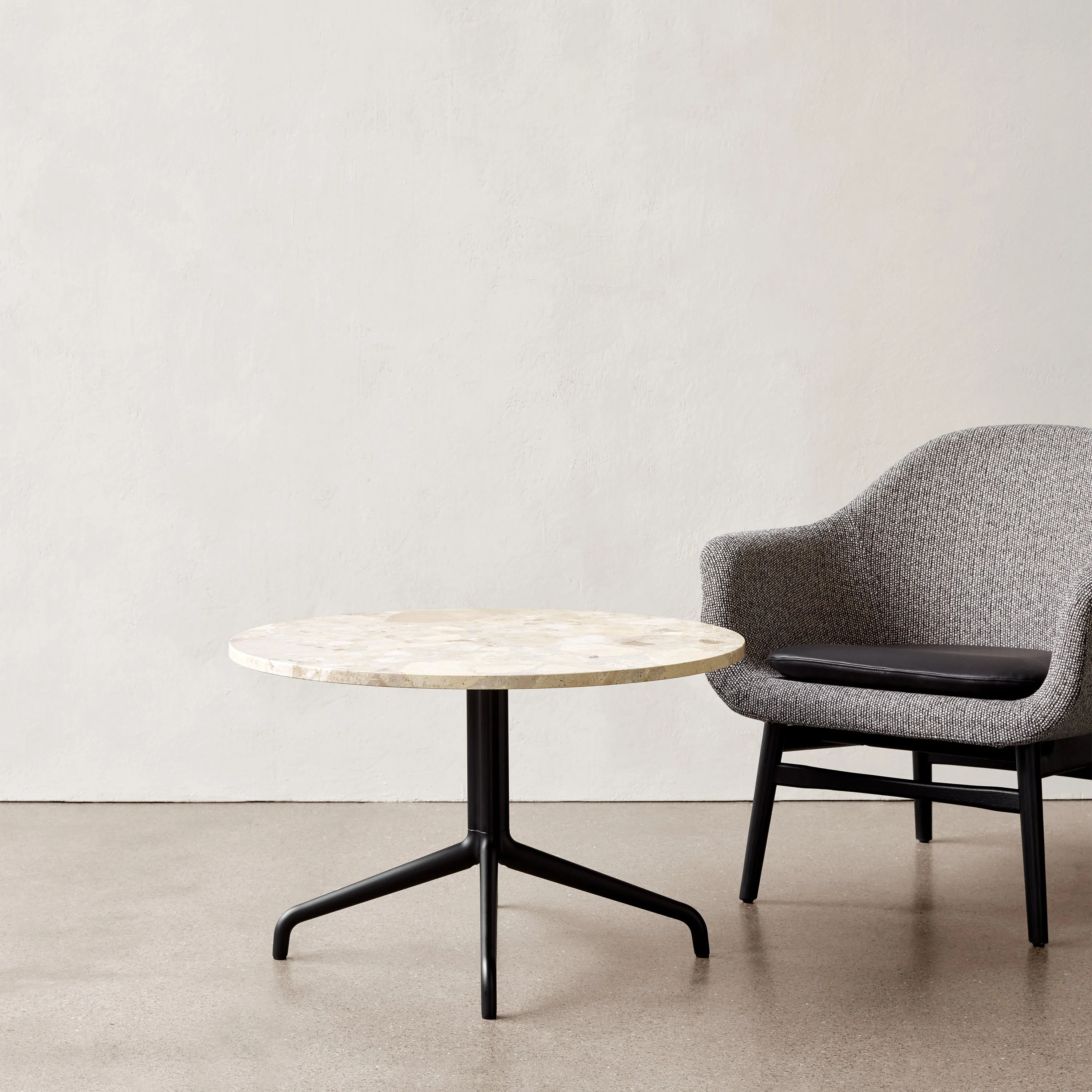 Harbour Column Round Dining Table with Star Base