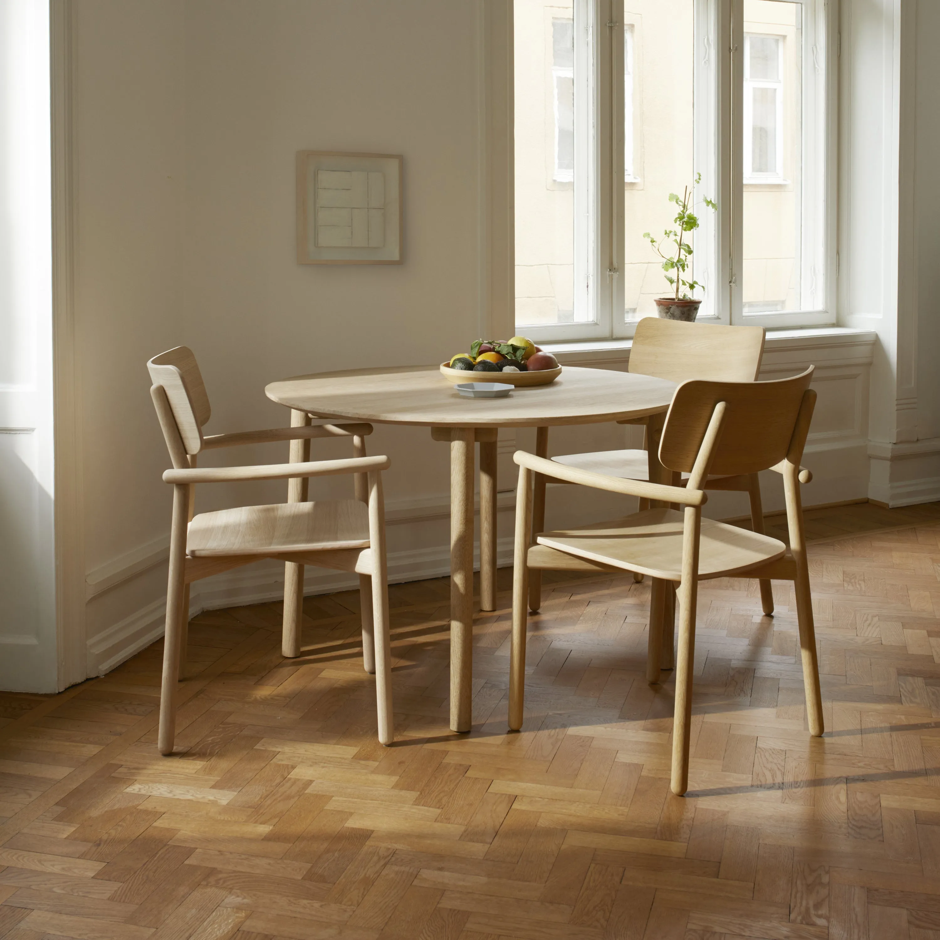 Hven Round Dining Table