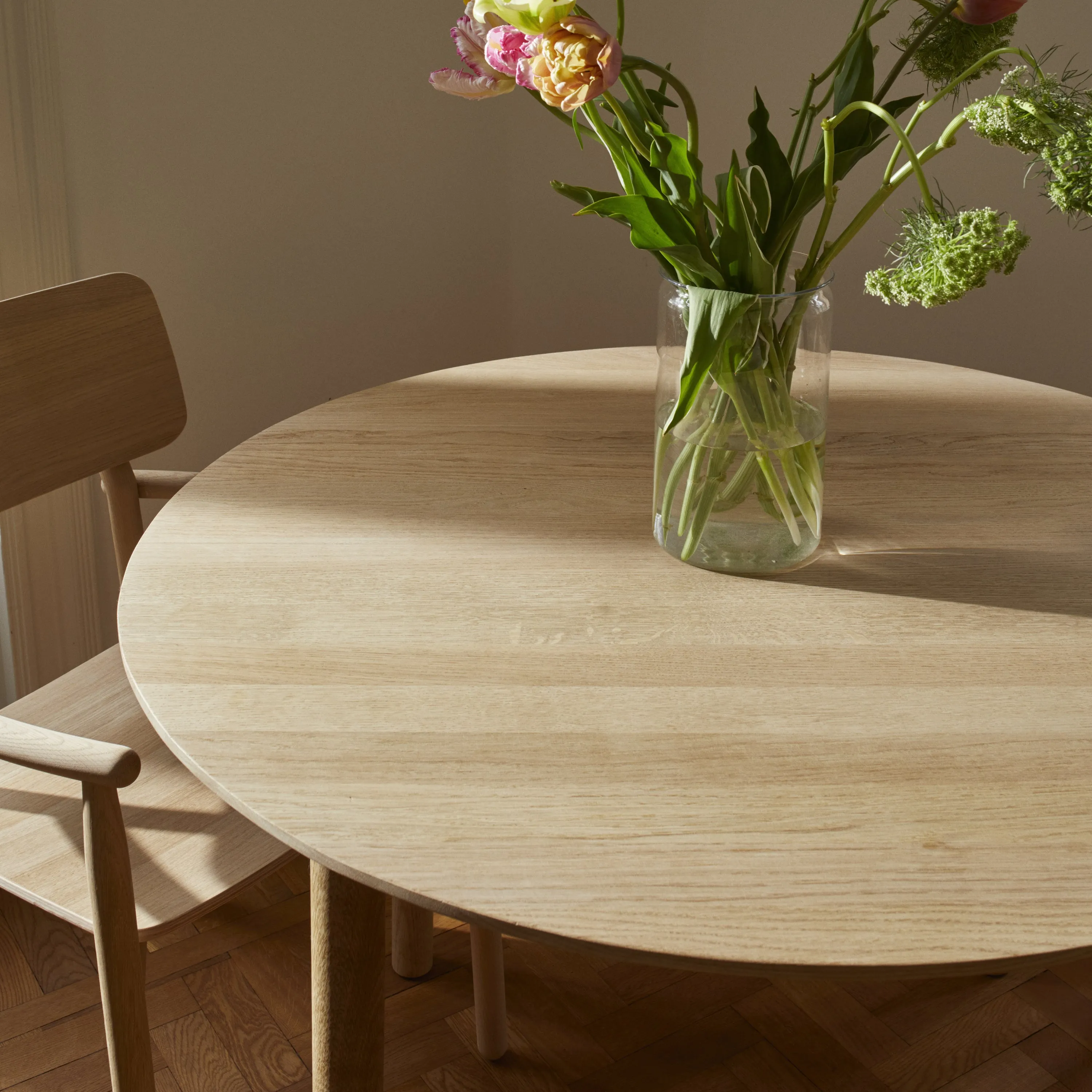 Hven Round Dining Table