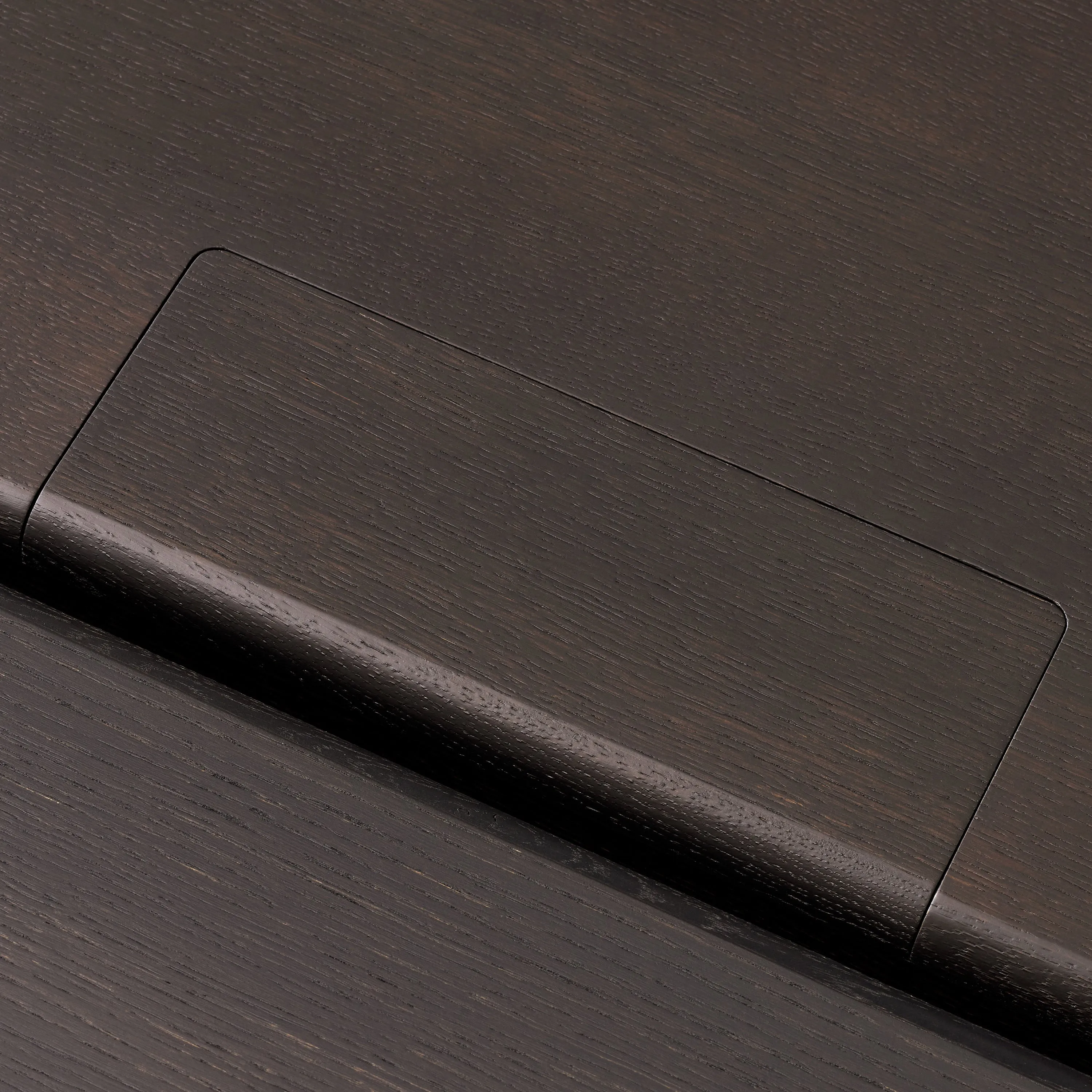 Ita Dining Table