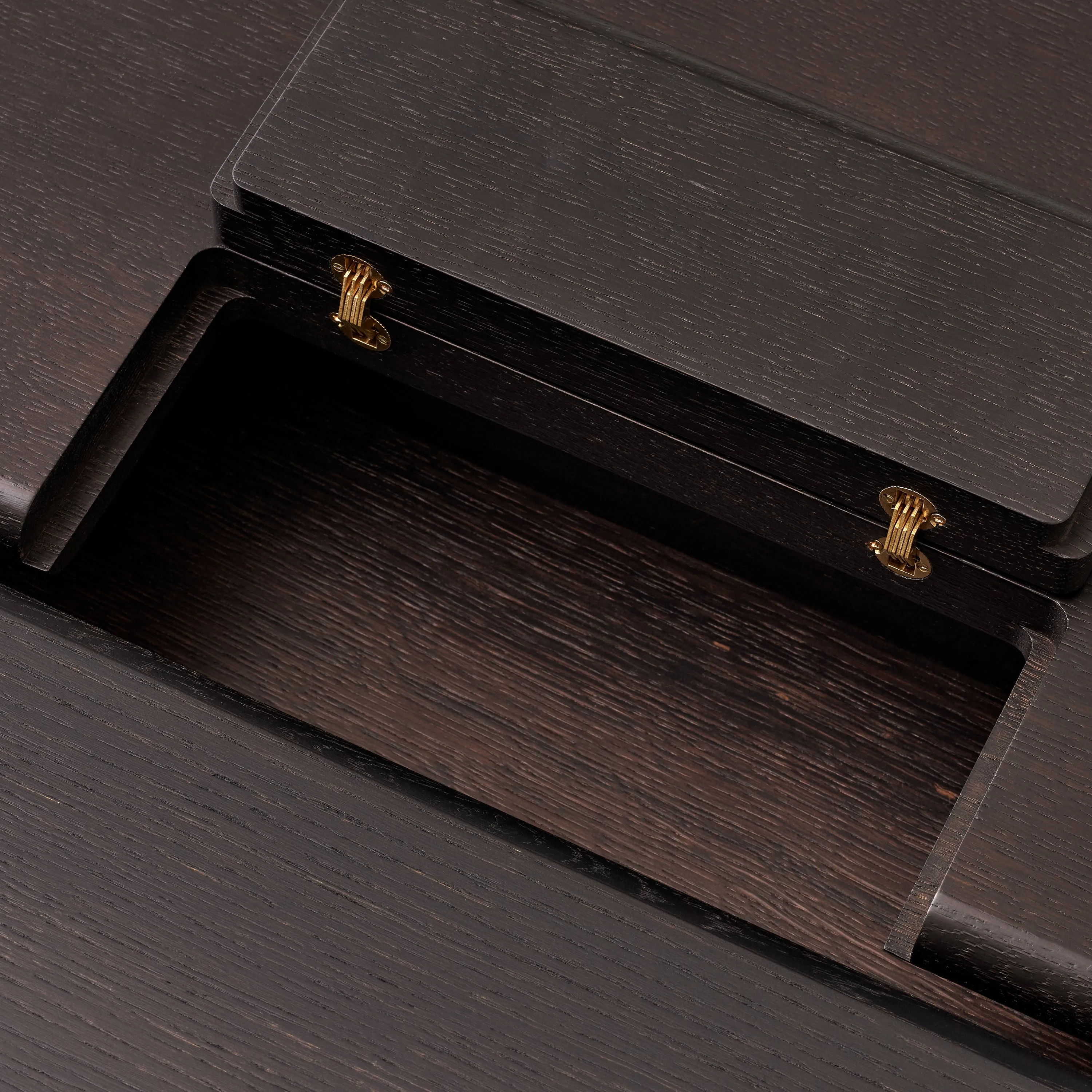 Ita Dining Table