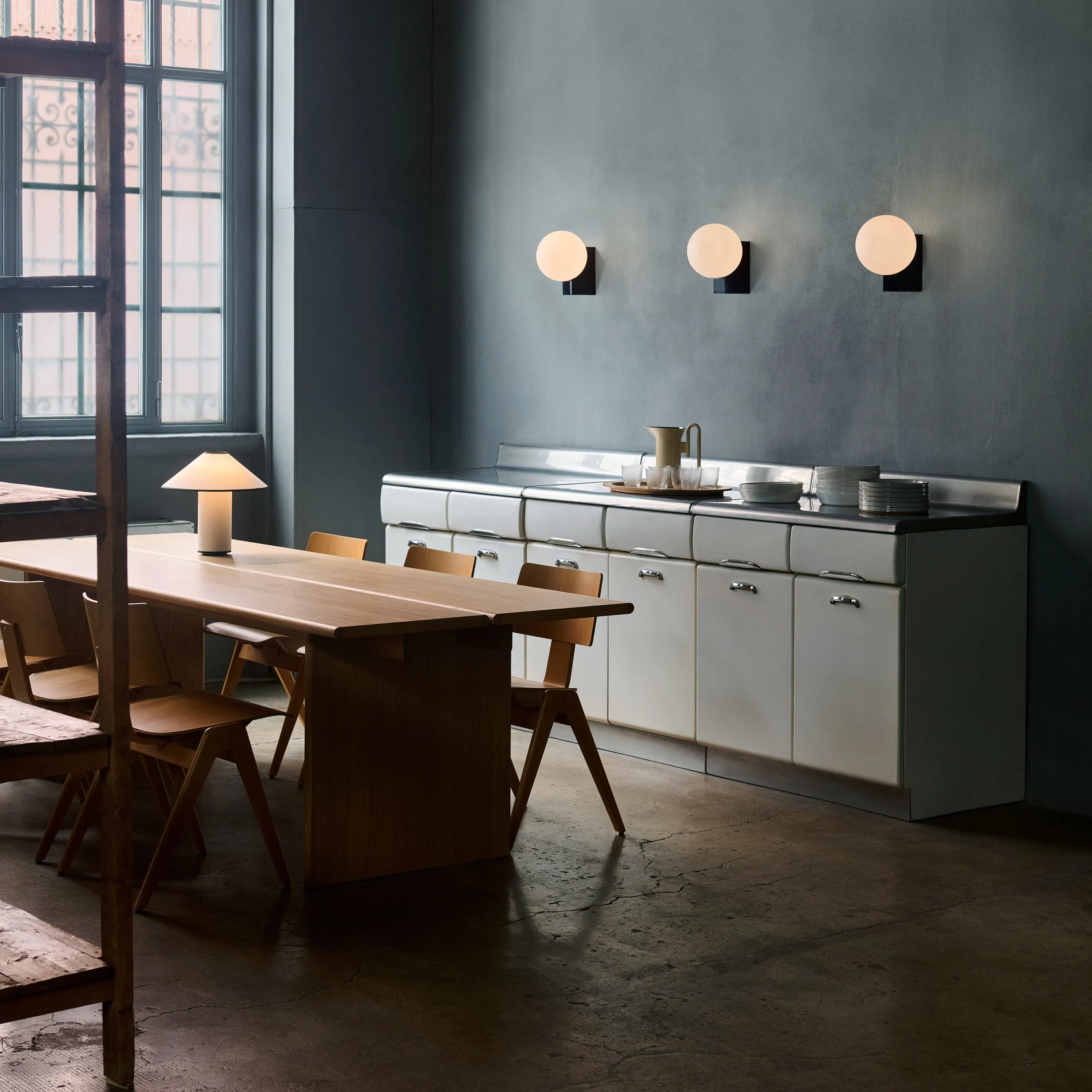 Ita Dining Table