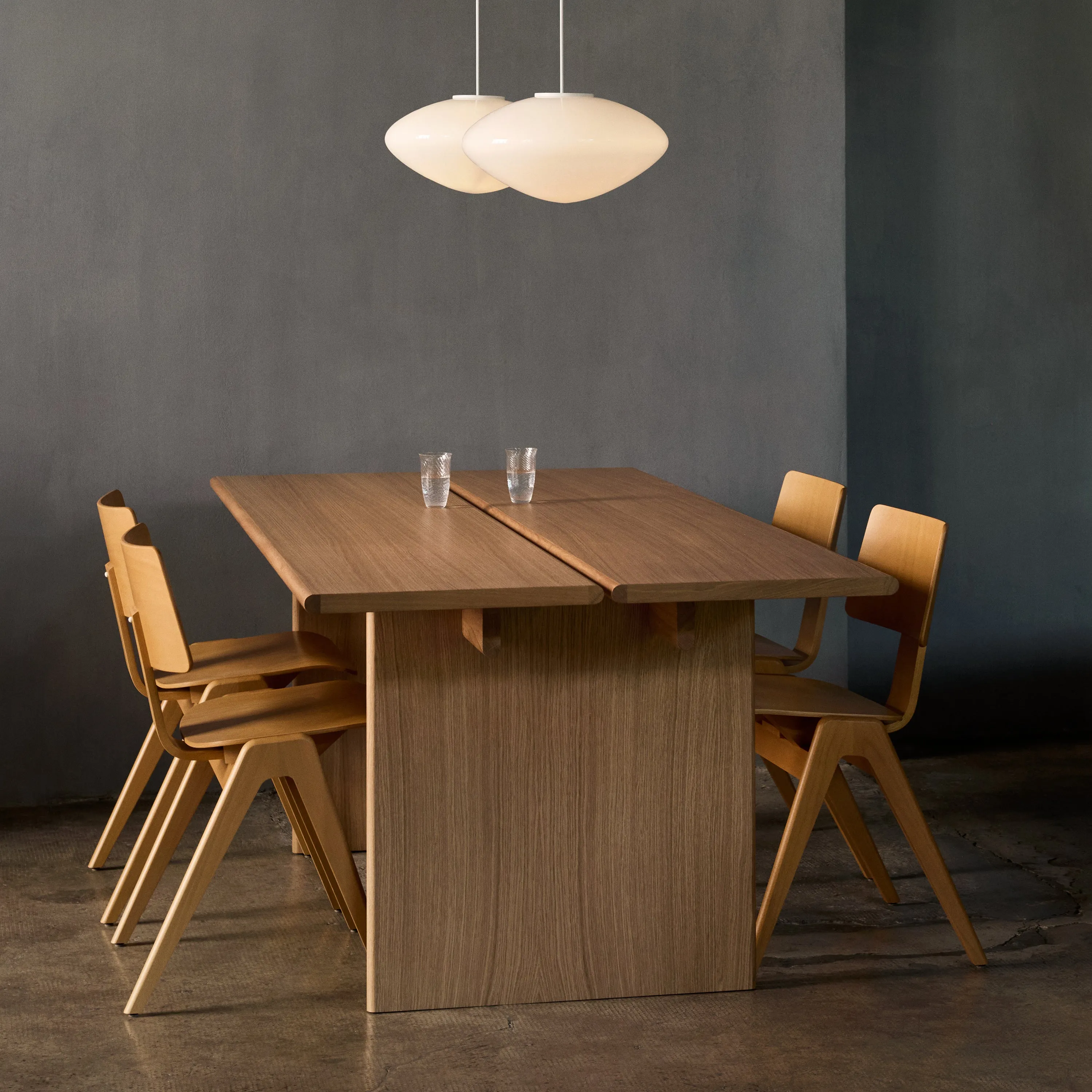 Ita Dining Table