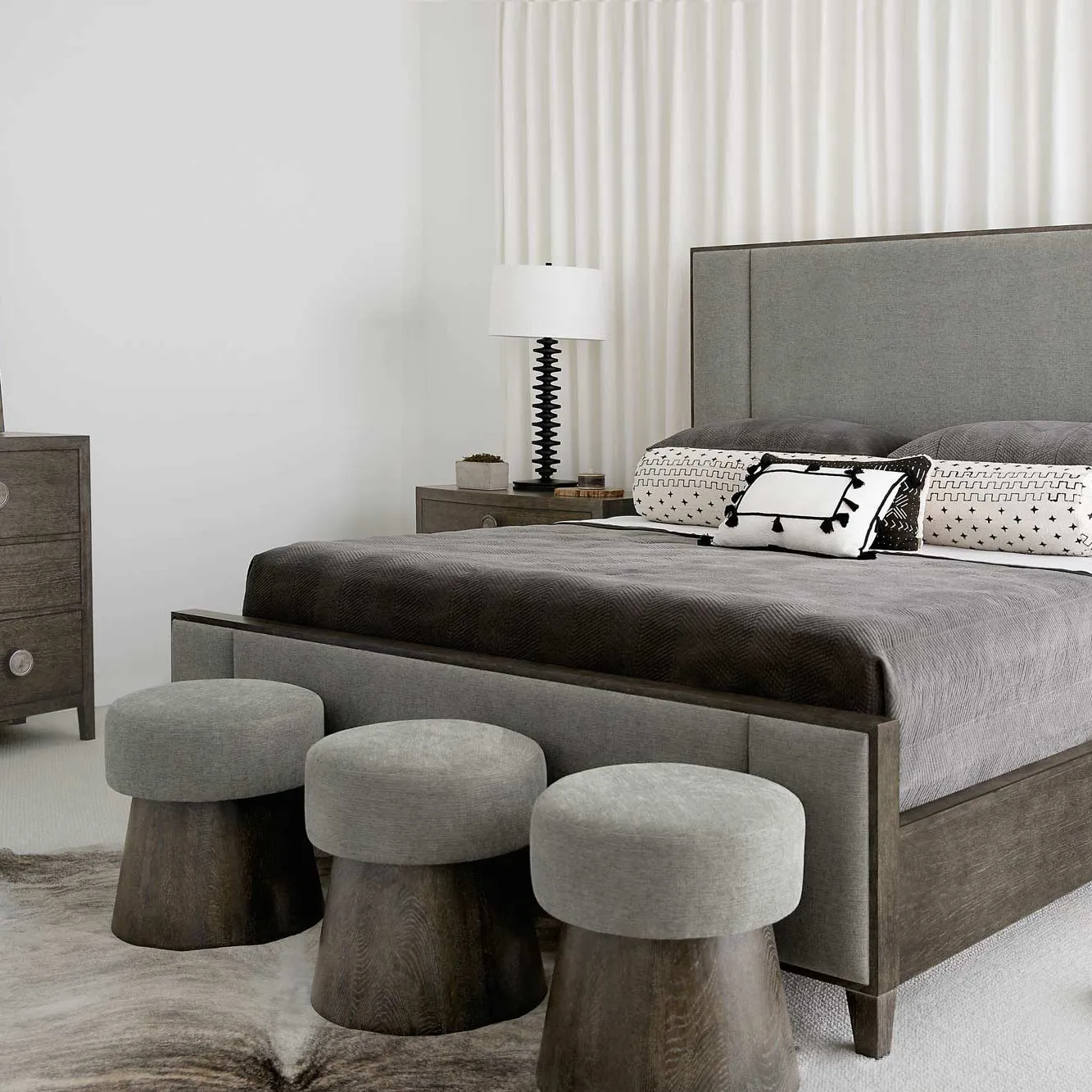 Linea Round Stool