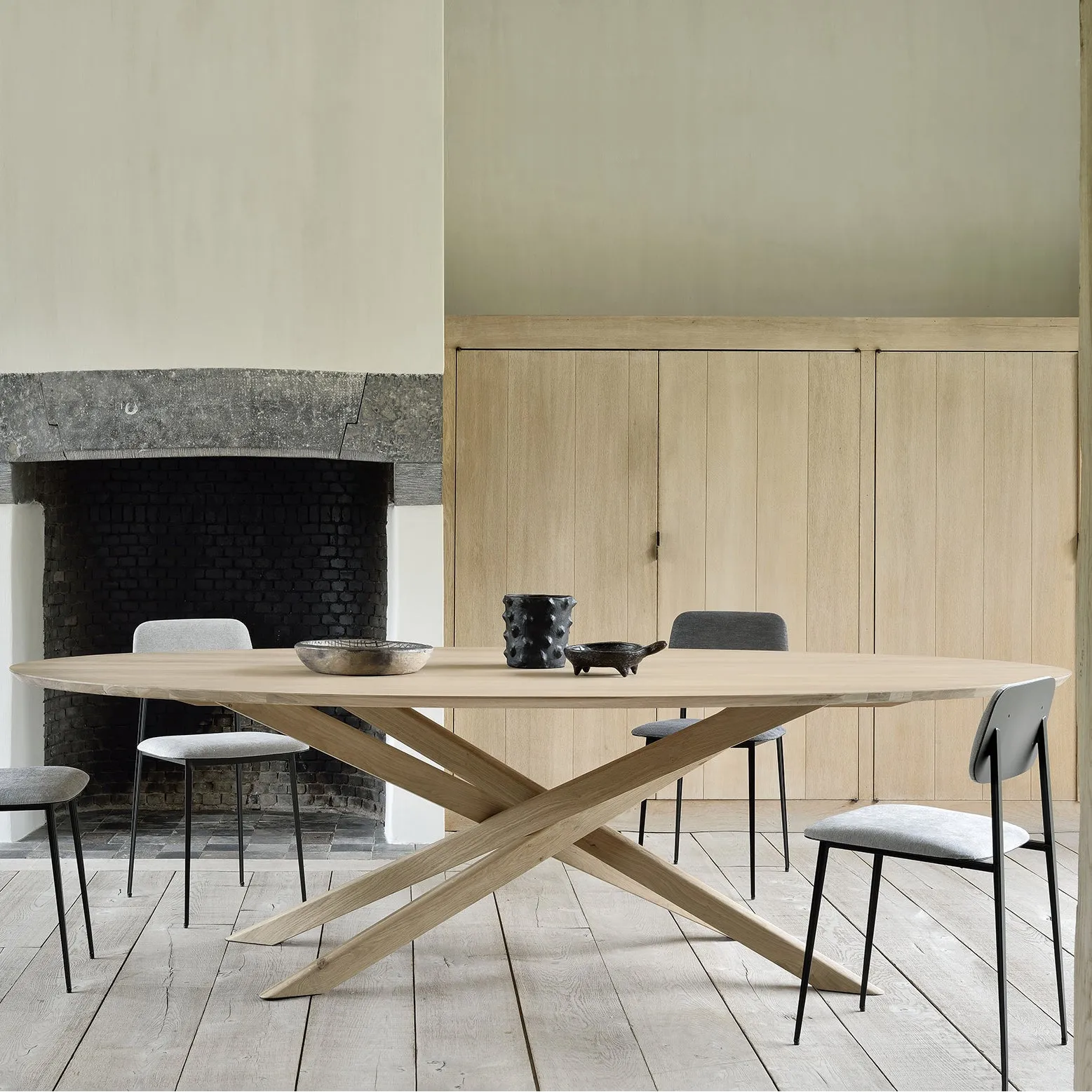 Mikado Oval Dining Table
