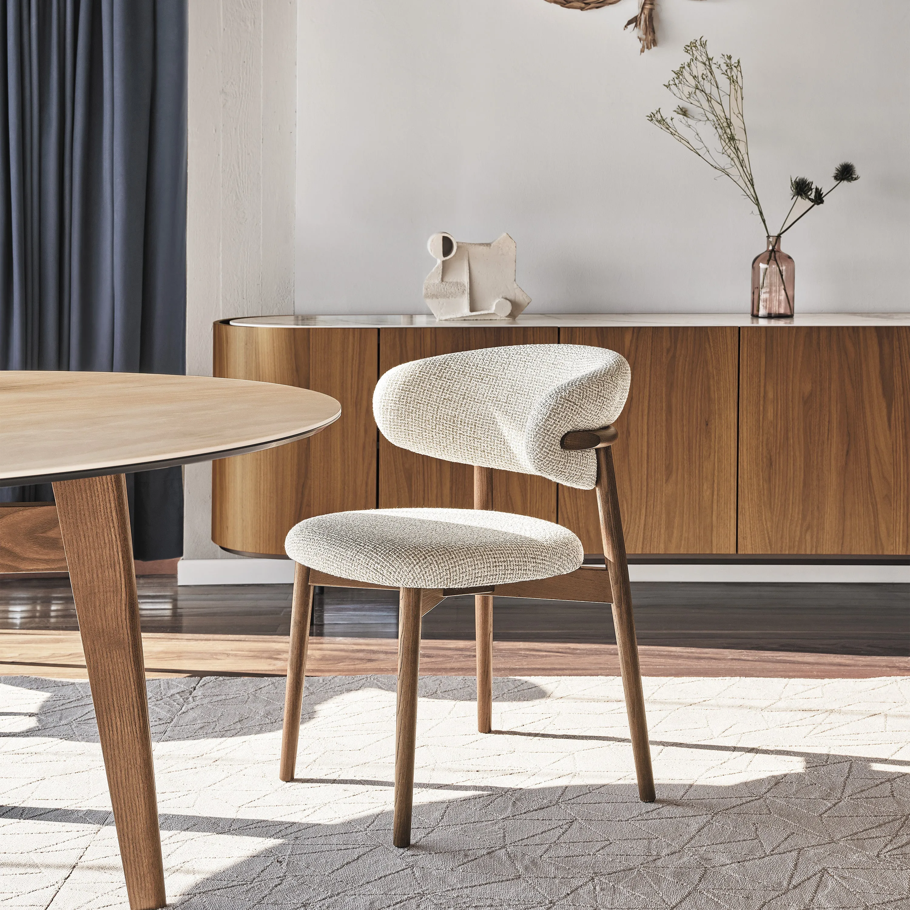 Oleandro Chair with Wood Base