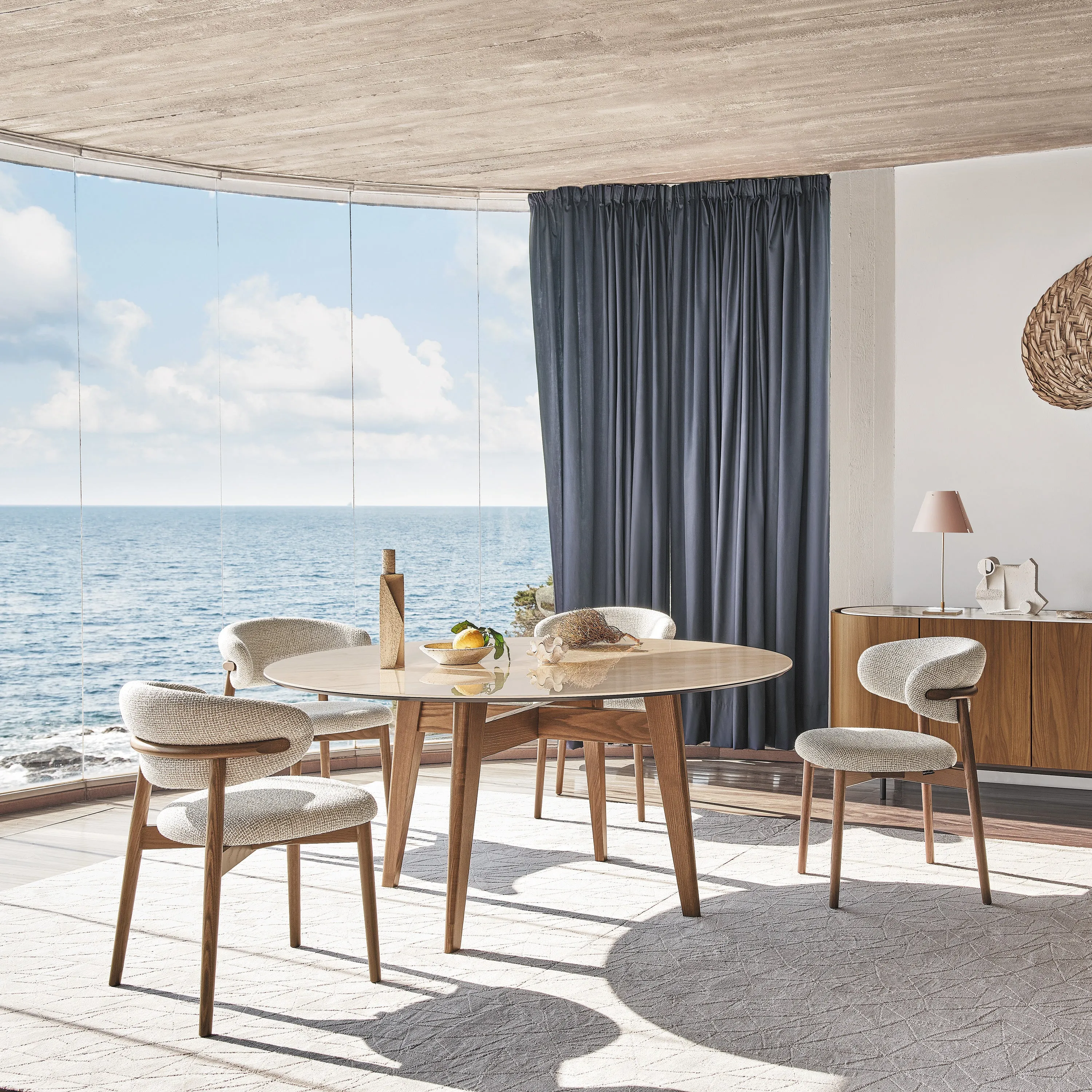 Oleandro Chair with Wood Base
