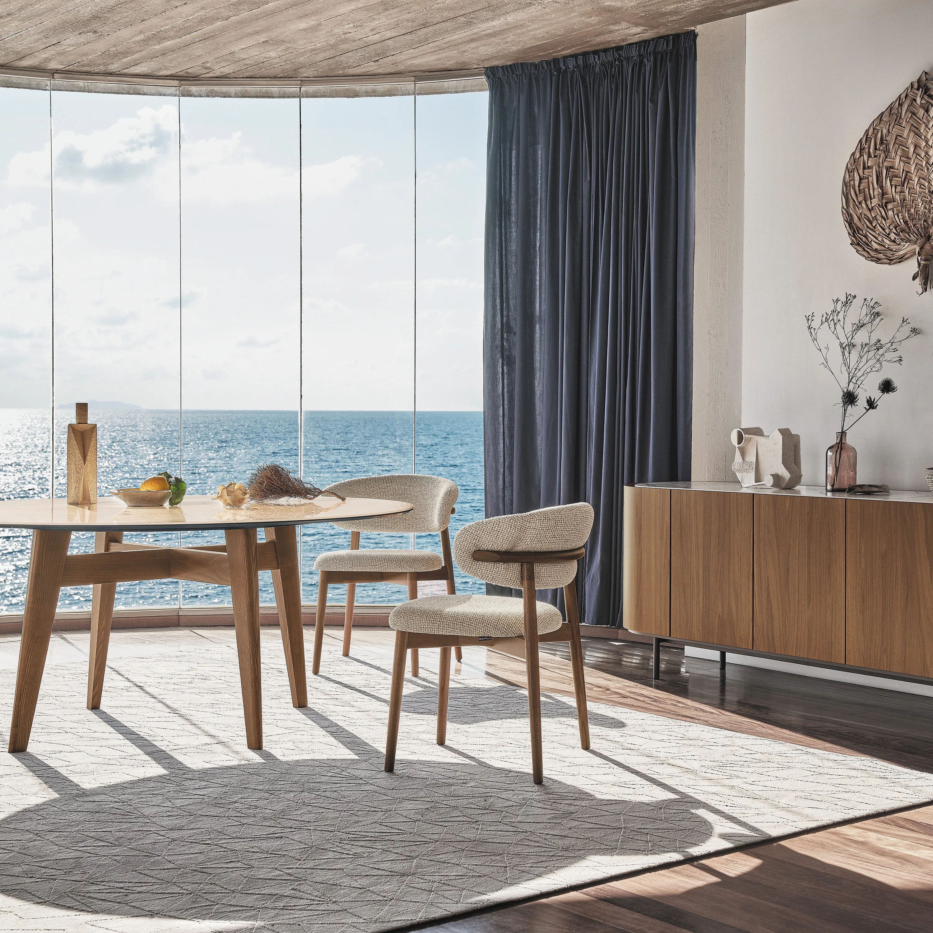 Oleandro Chair with Wood Base