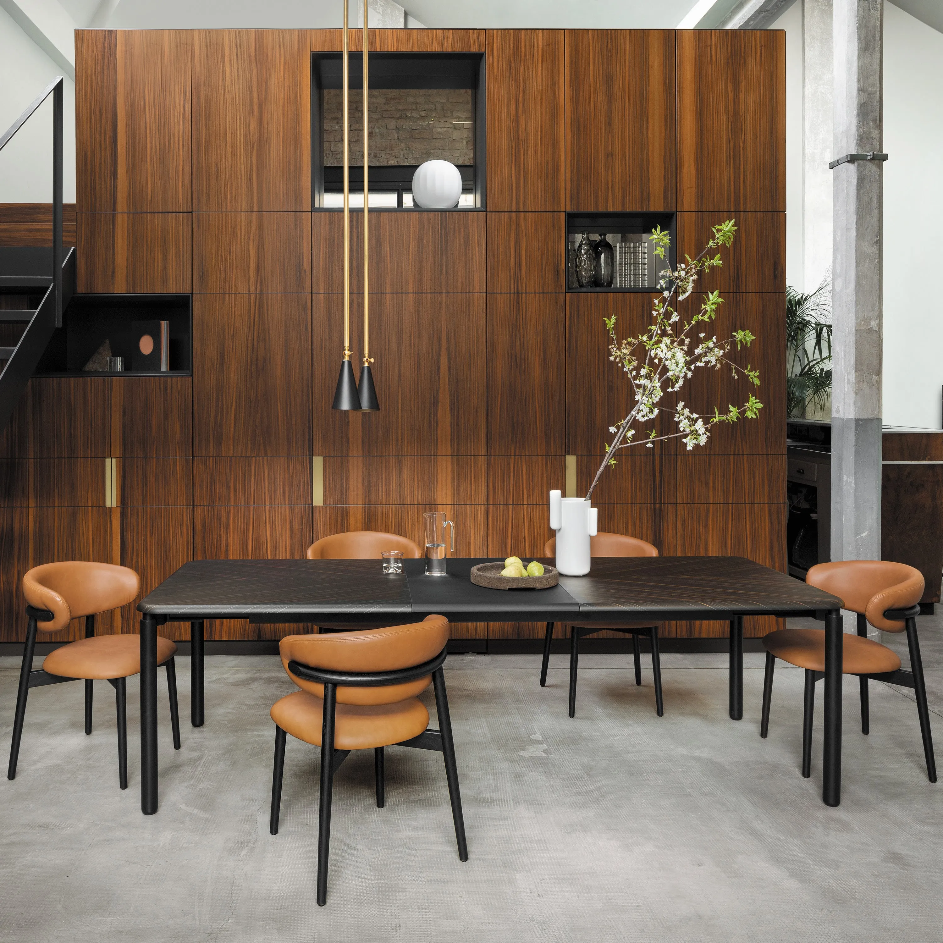 Oleandro Chair with Wood Base