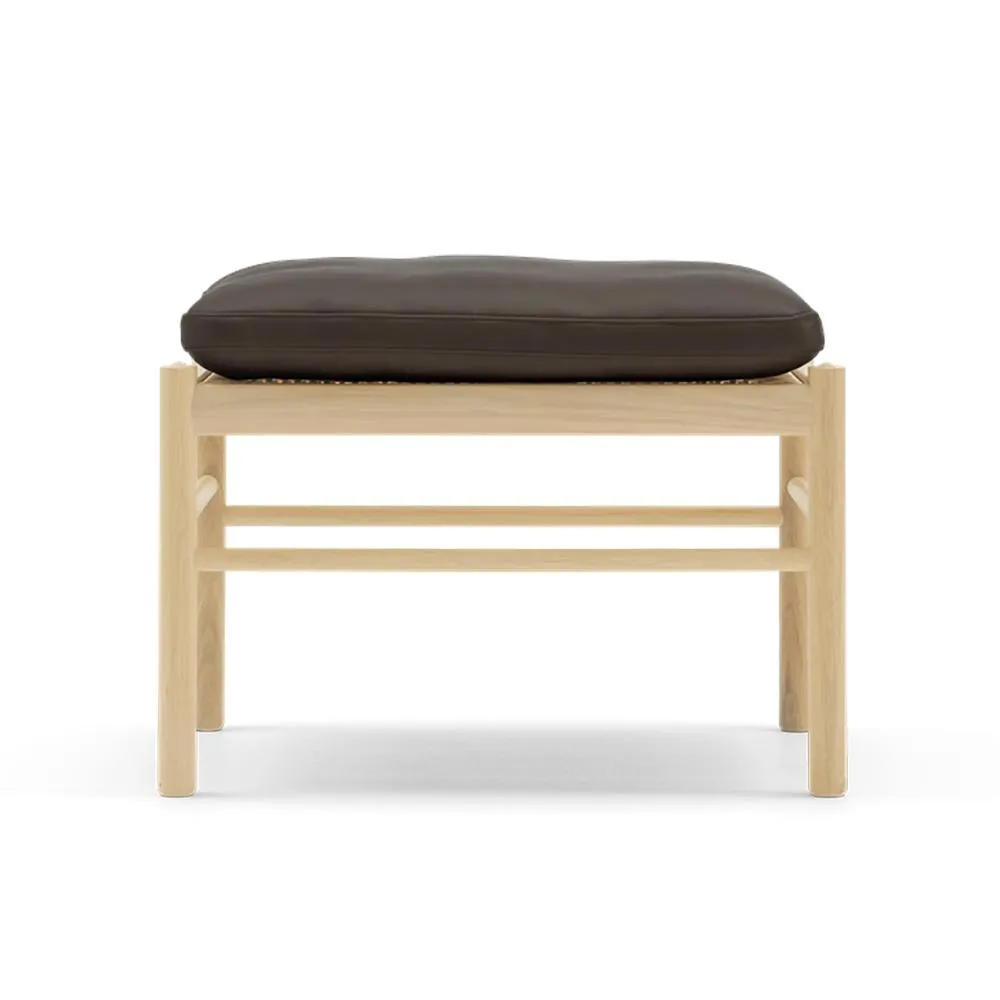 OW149-2 Colonial Sofa