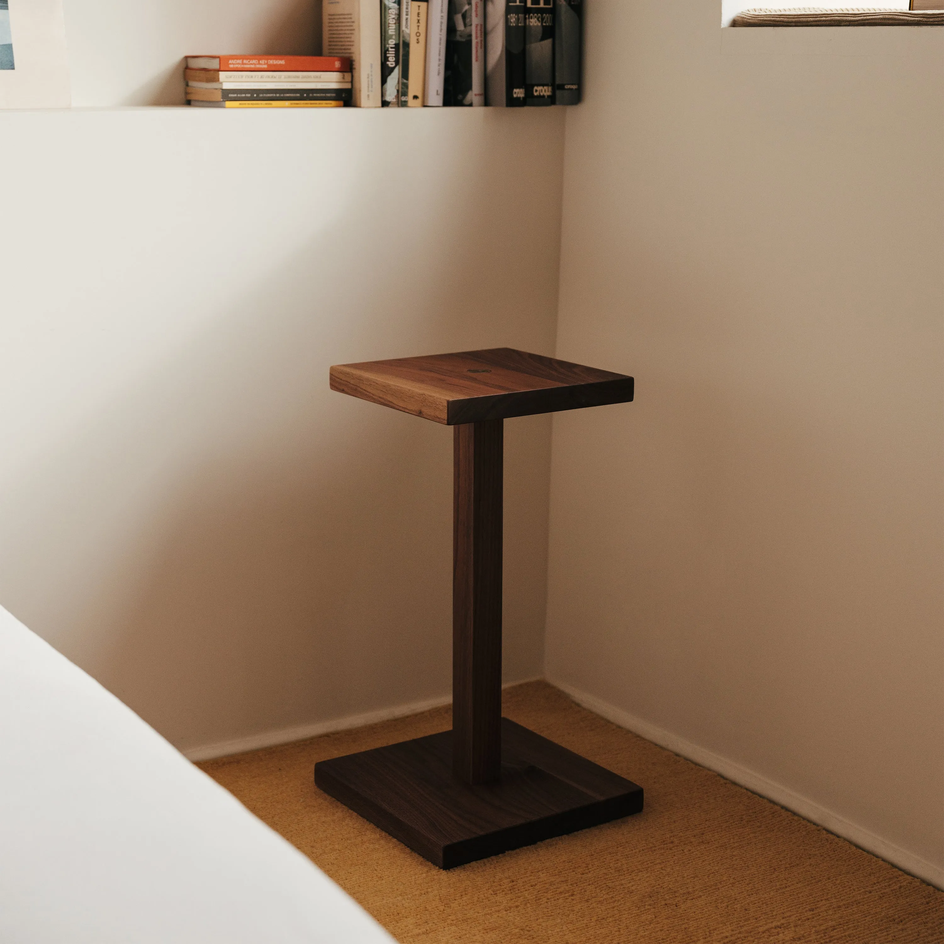 Peana Molina Side Table