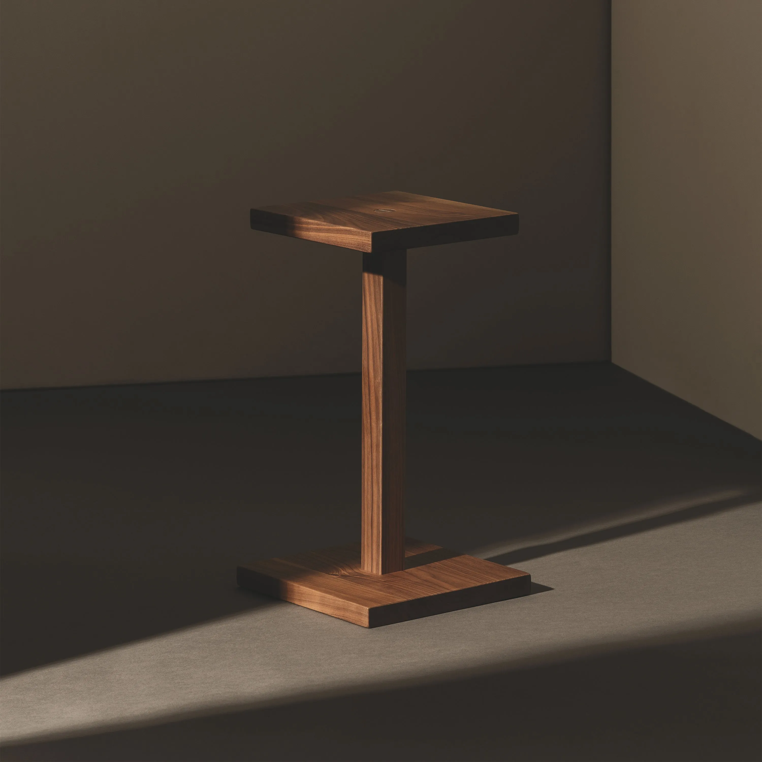 Peana Molina Side Table