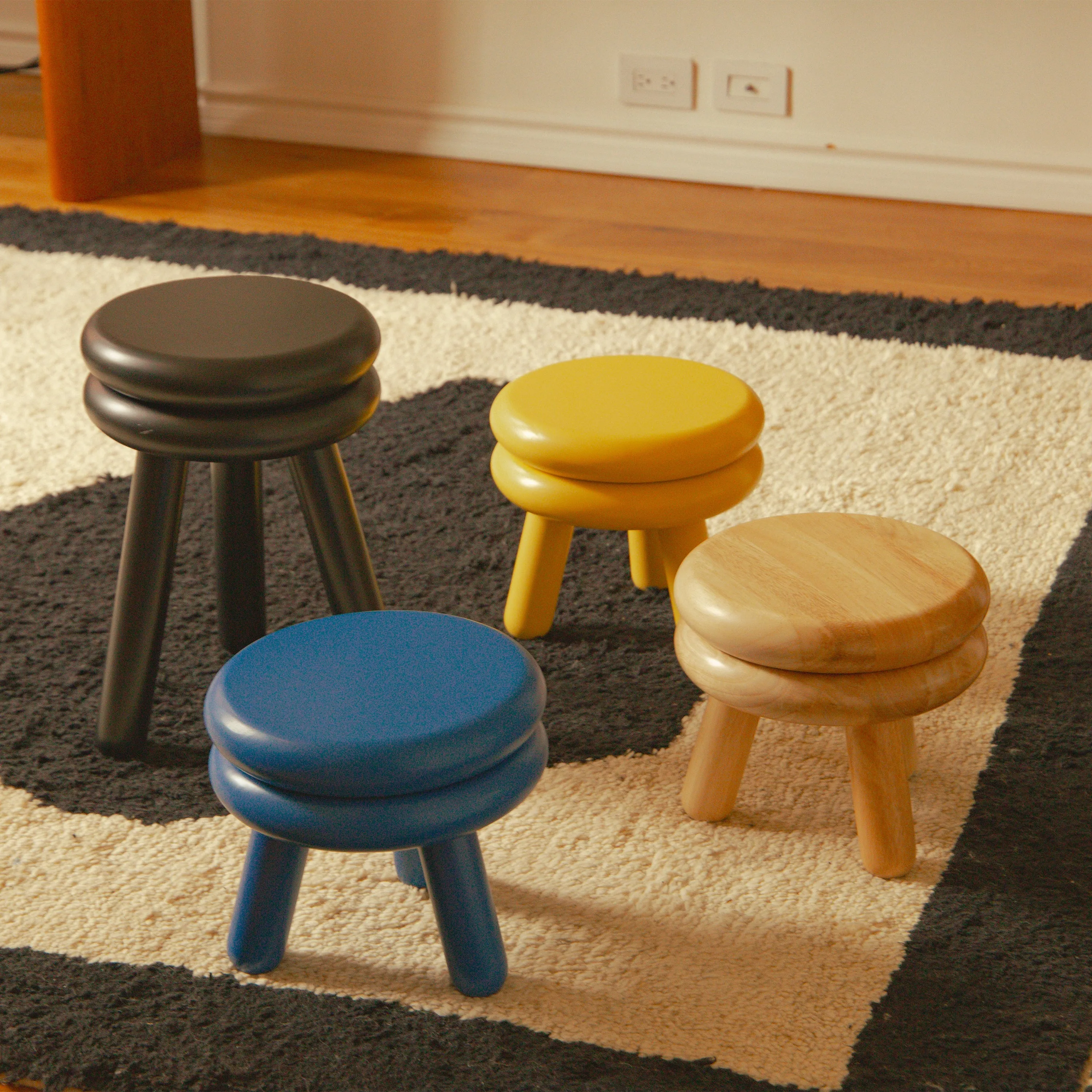 Pluma Stool