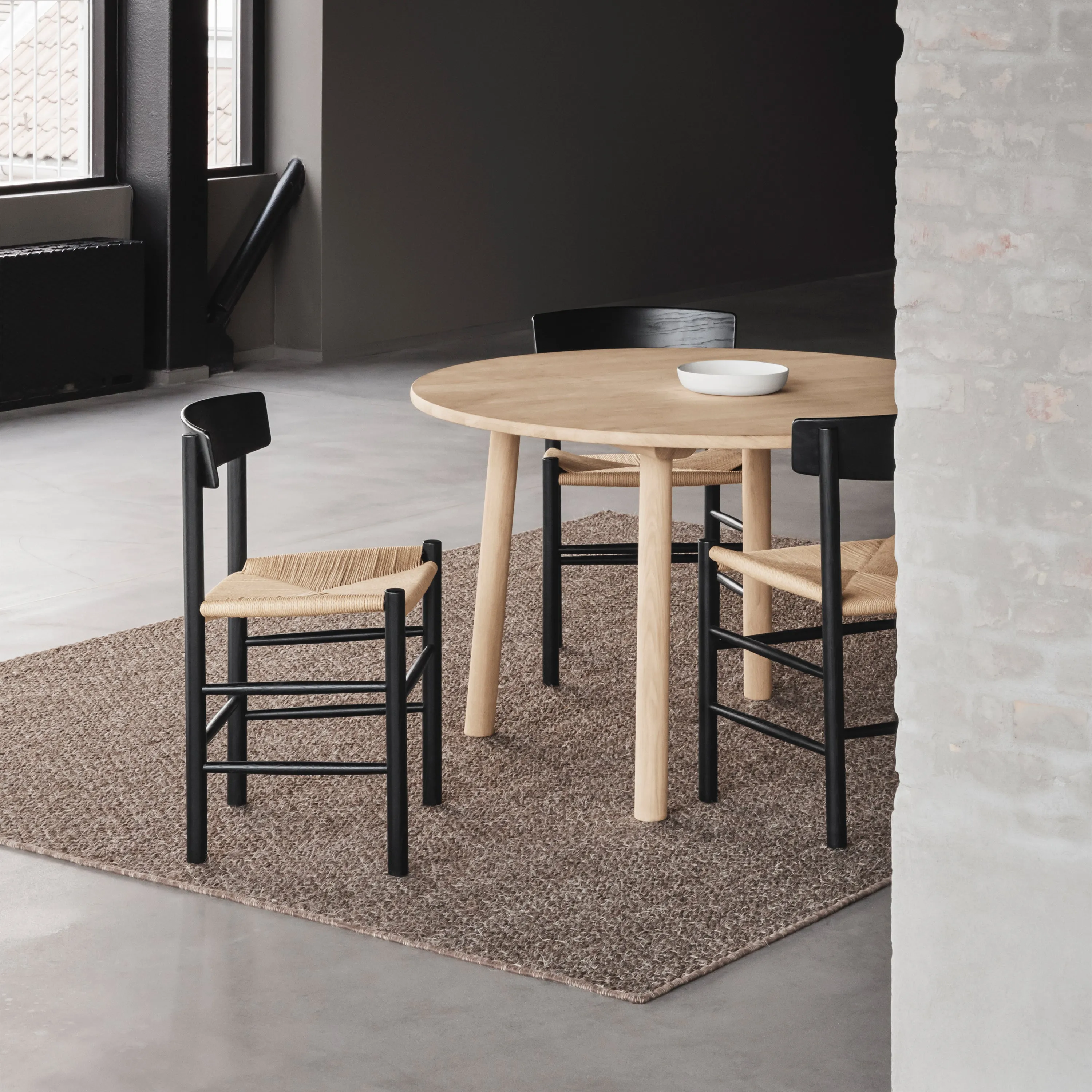 Taro Round Dining Table